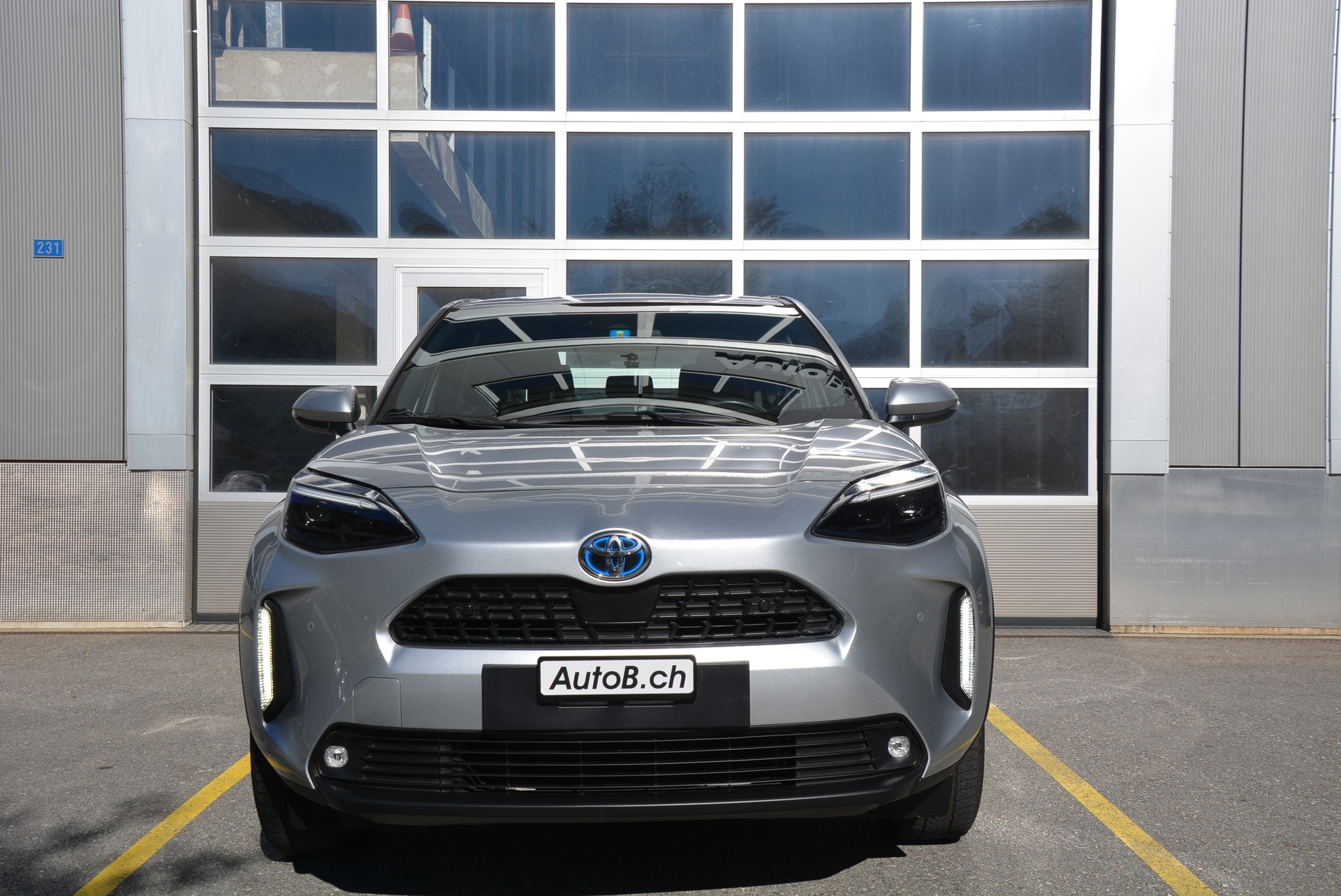 TOYOTA Yaris Cross 1.5 Trend e-CVT AWDi-image-2