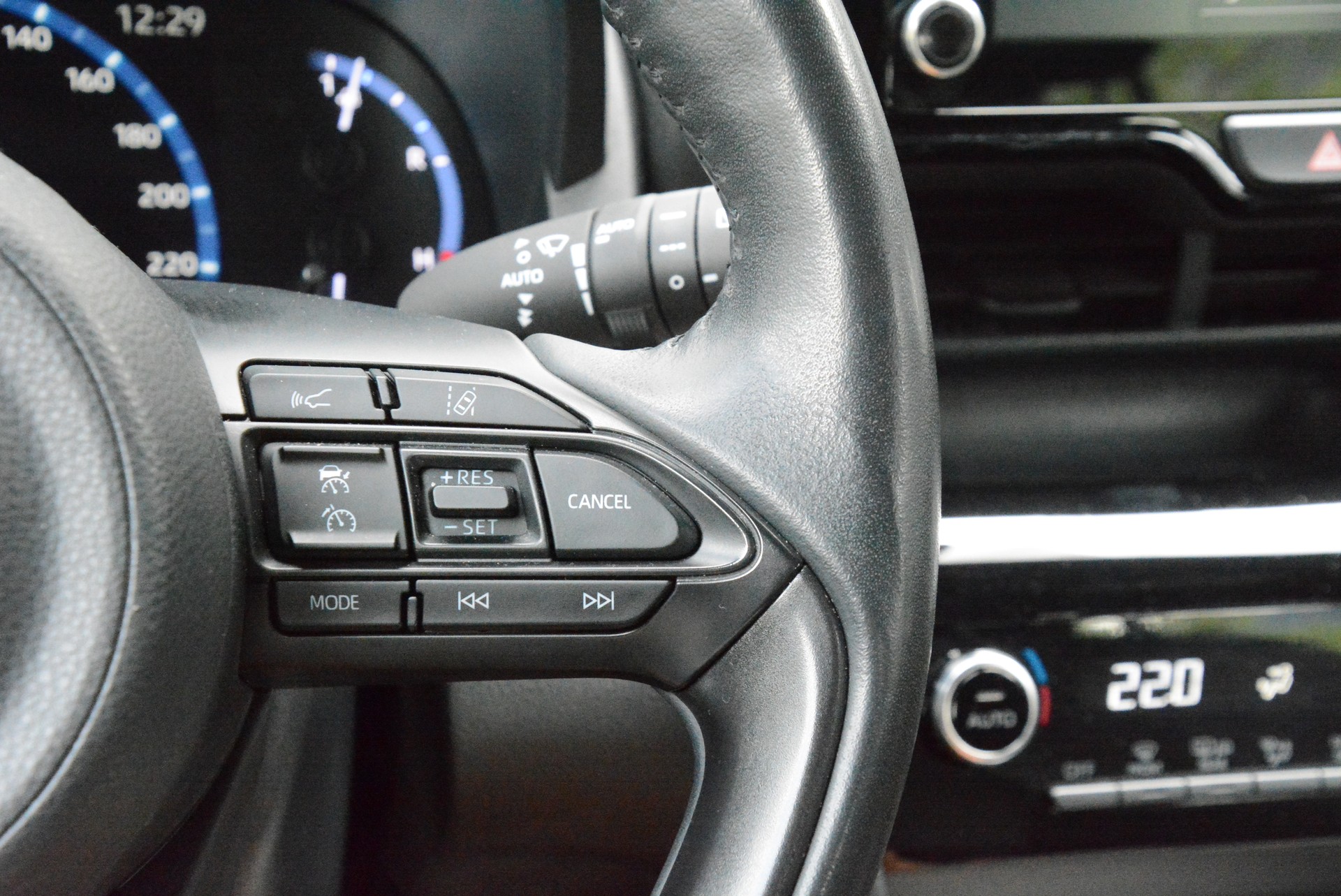 TOYOTA Yaris Cross 1.5 Trend e-CVT AWDi-image-13