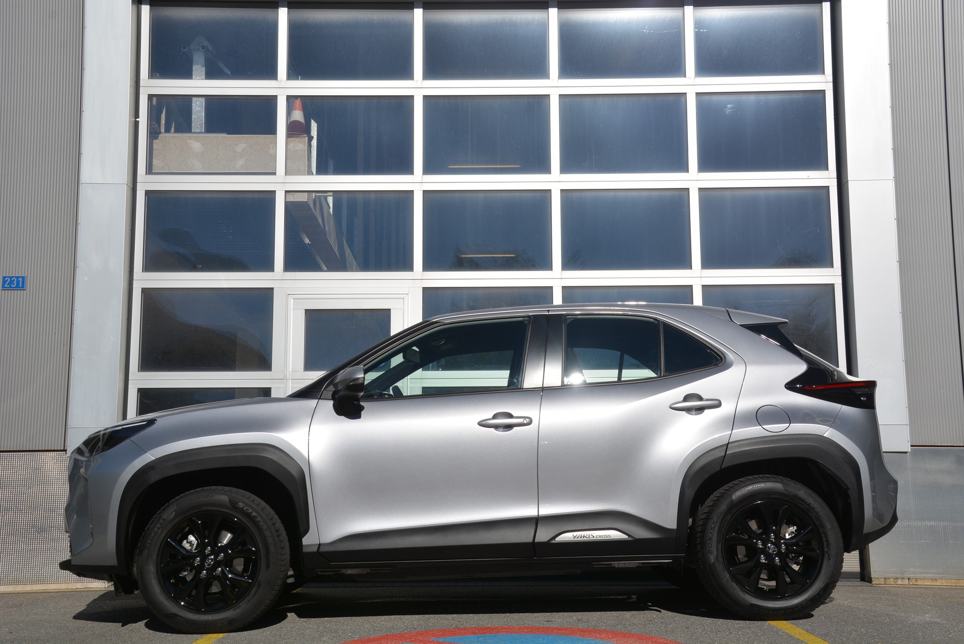 TOYOTA Yaris Cross 1.5 Trend e-CVT AWDi-image-3
