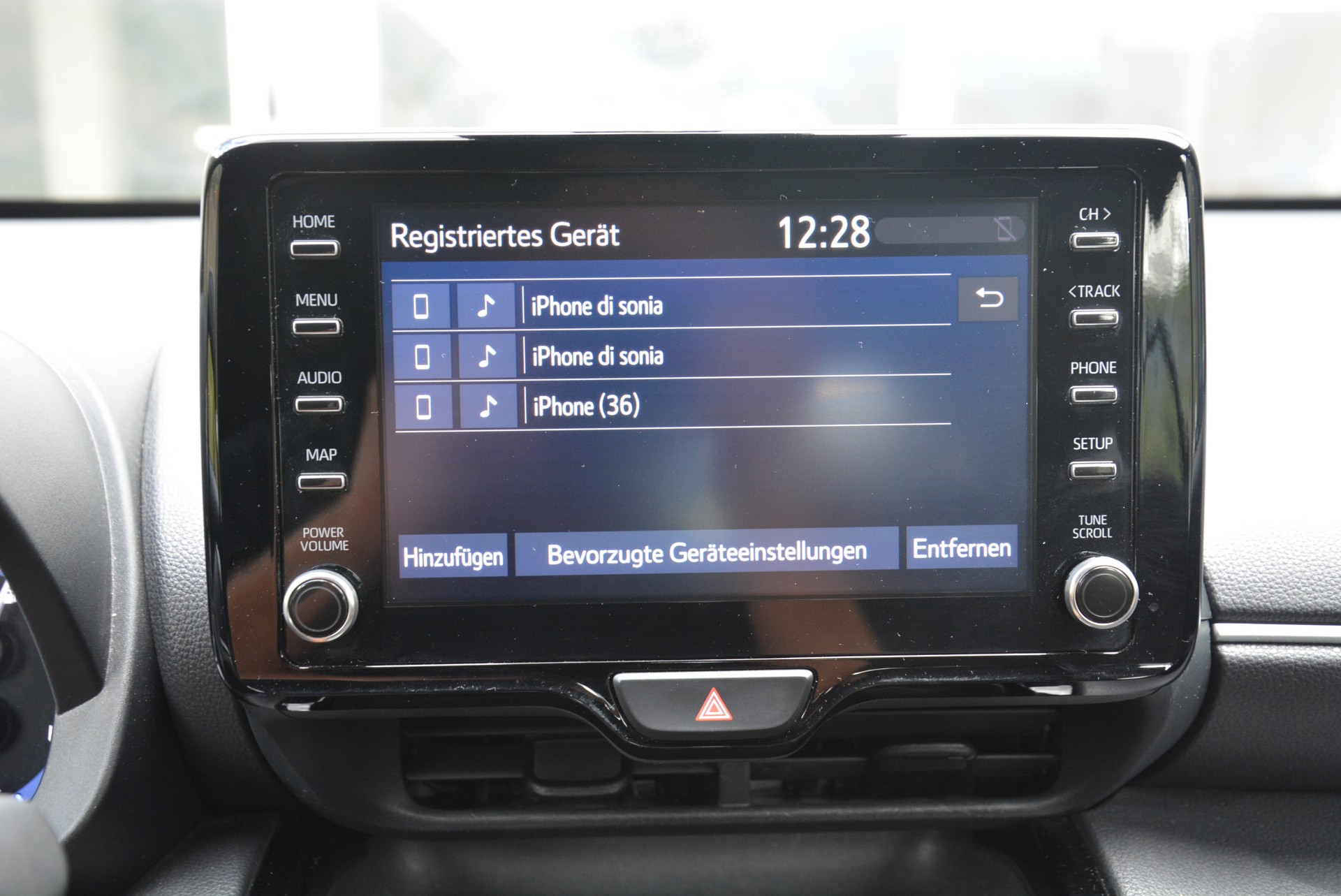 TOYOTA Yaris Cross 1.5 Trend e-CVT AWDi-image-10