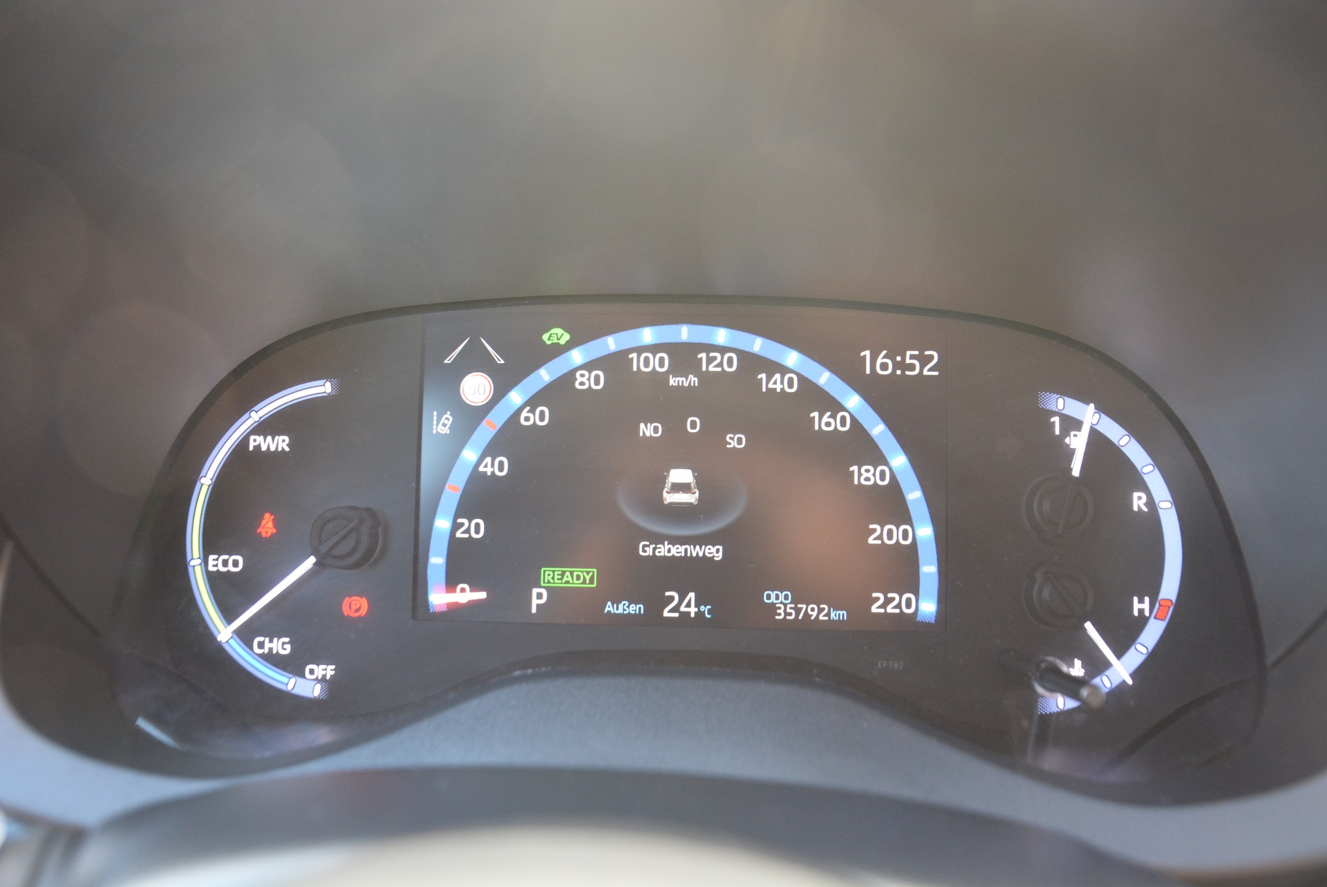 TOYOTA Yaris Cross 1.5 Trend e-CVT AWDi-image-5