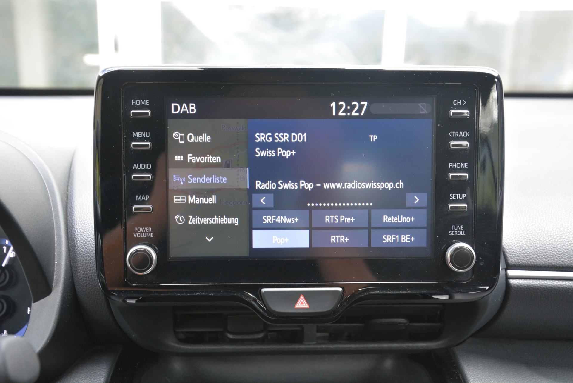TOYOTA Yaris Cross 1.5 Trend e-CVT AWDi-image-9