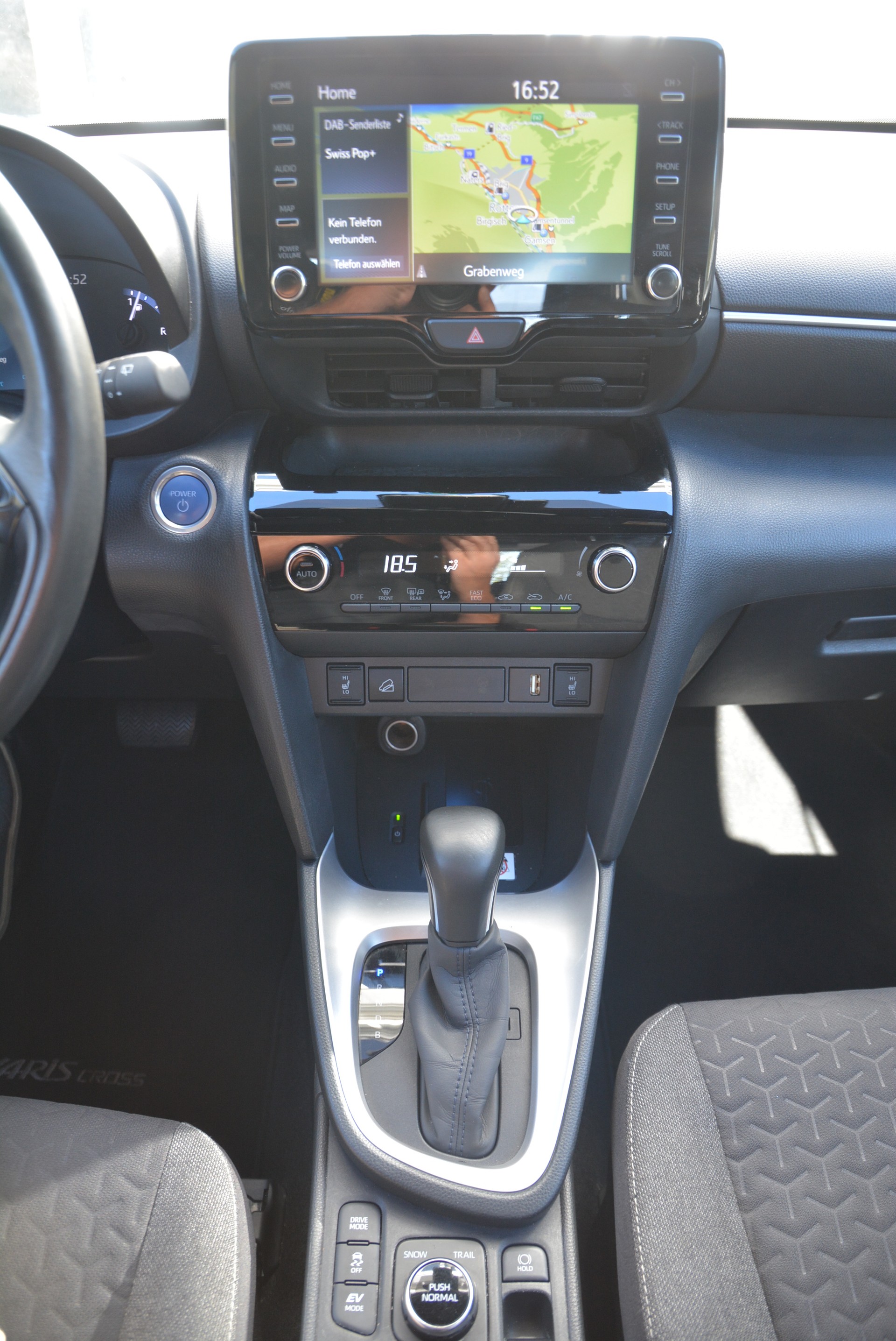TOYOTA Yaris Cross 1.5 Trend e-CVT AWDi-image-6