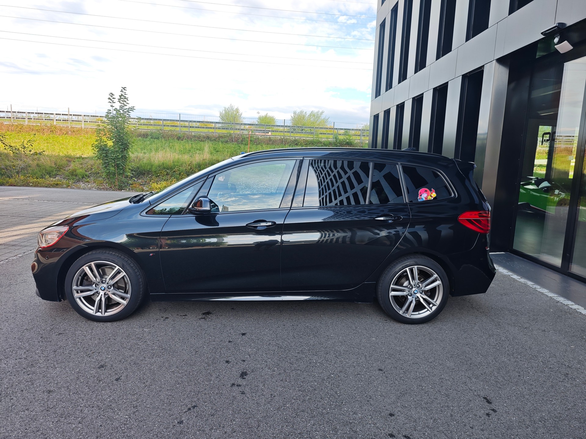 BMW 220d xDrive SAG-image-3