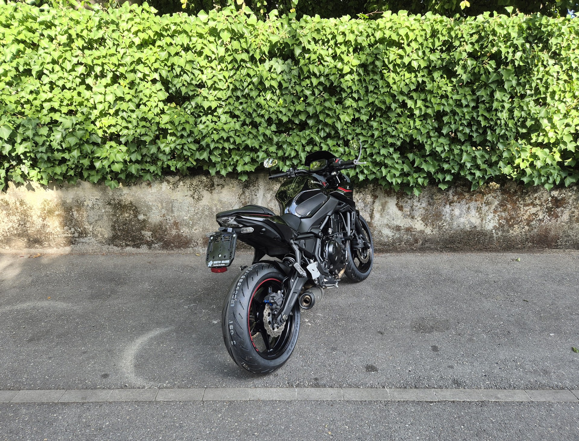 KAWASAKI Z 650 (35kW)-showroom-element-1