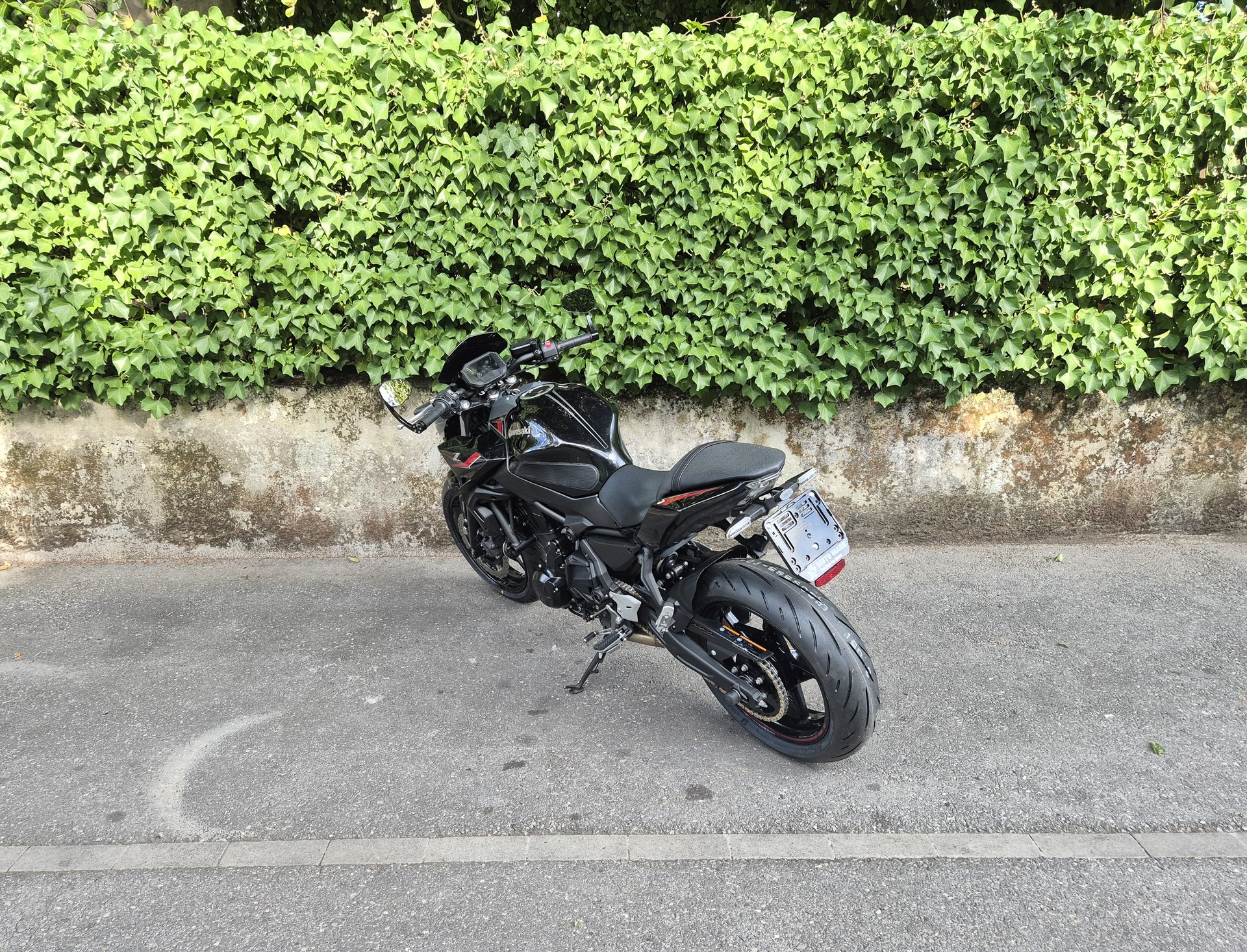 KAWASAKI Z 650 (35kW)-showroom-element-2