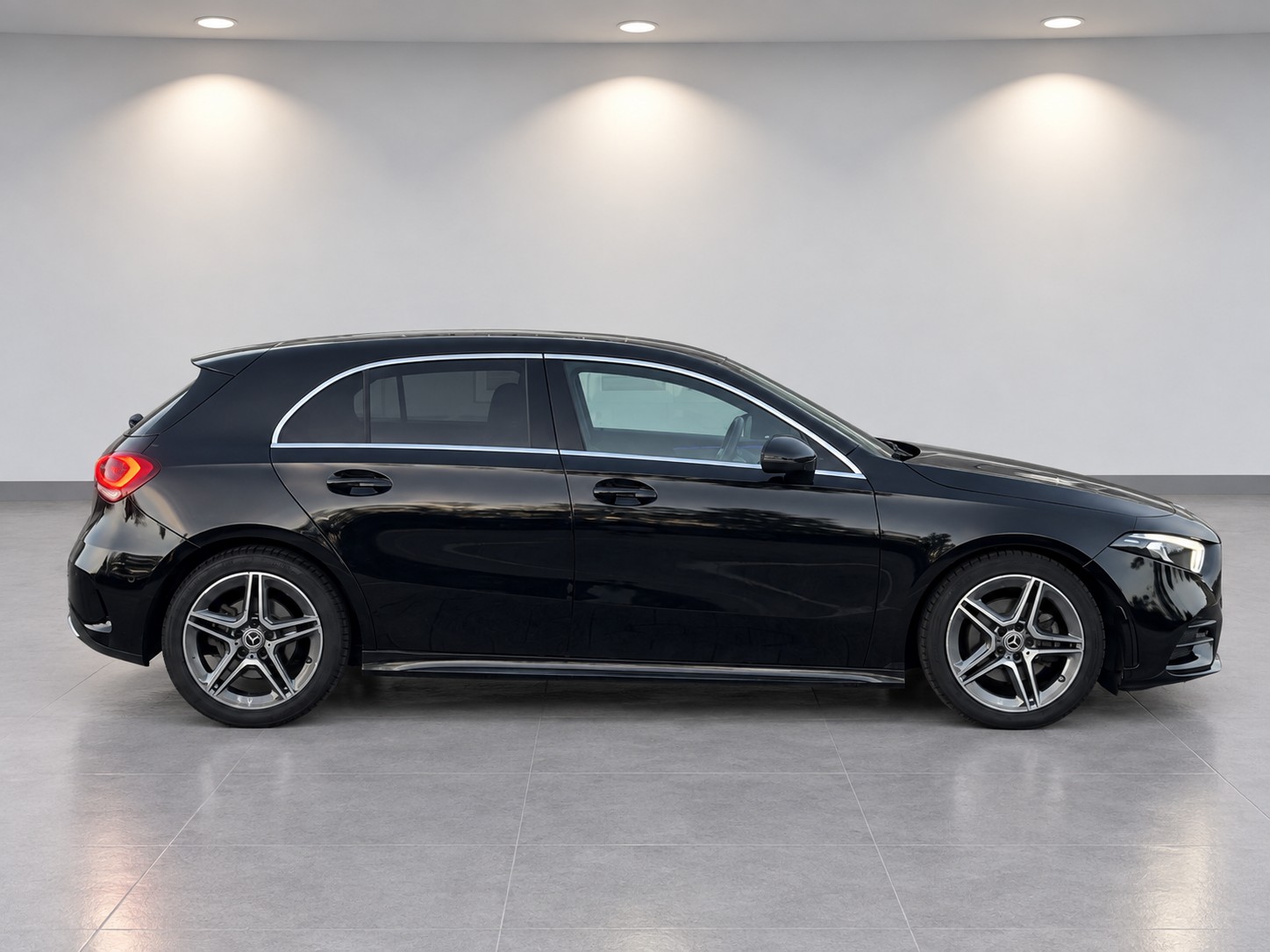 MERCEDES-BENZ A 200 AMG Line 7G-DCT-image-7