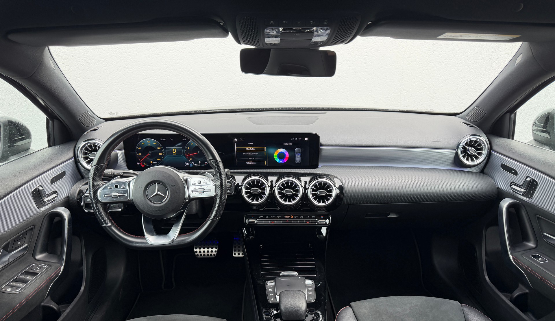 MERCEDES-BENZ A 200 AMG Line 7G-DCT-image-8