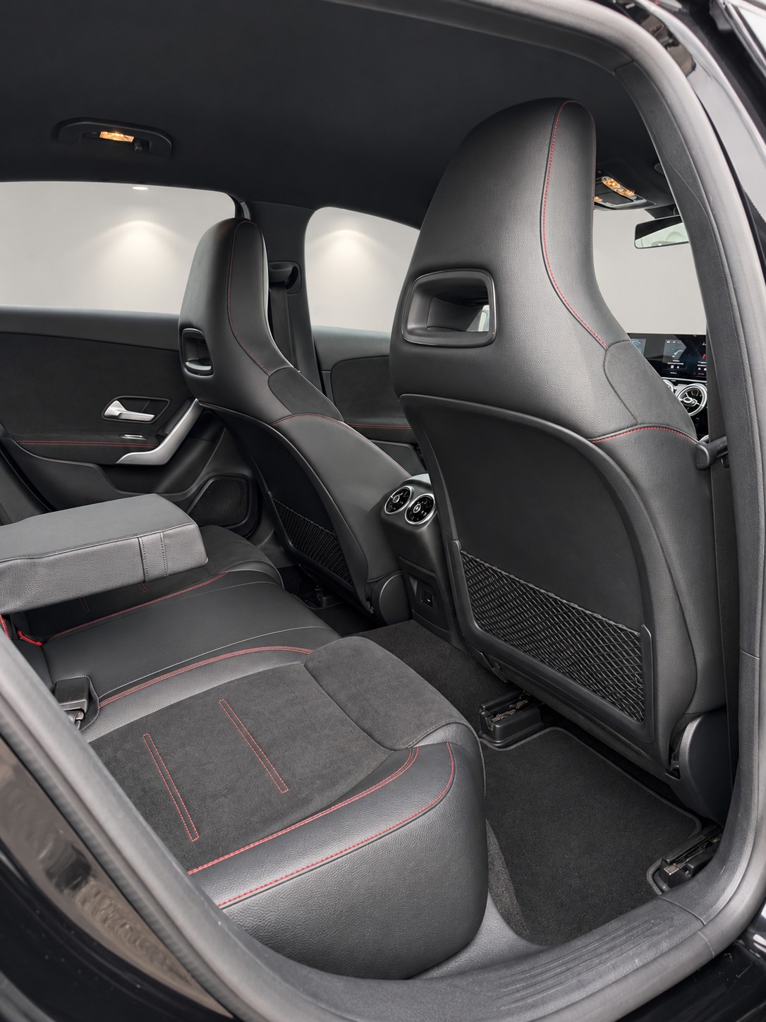 MERCEDES-BENZ A 200 AMG Line 7G-DCT-image-15