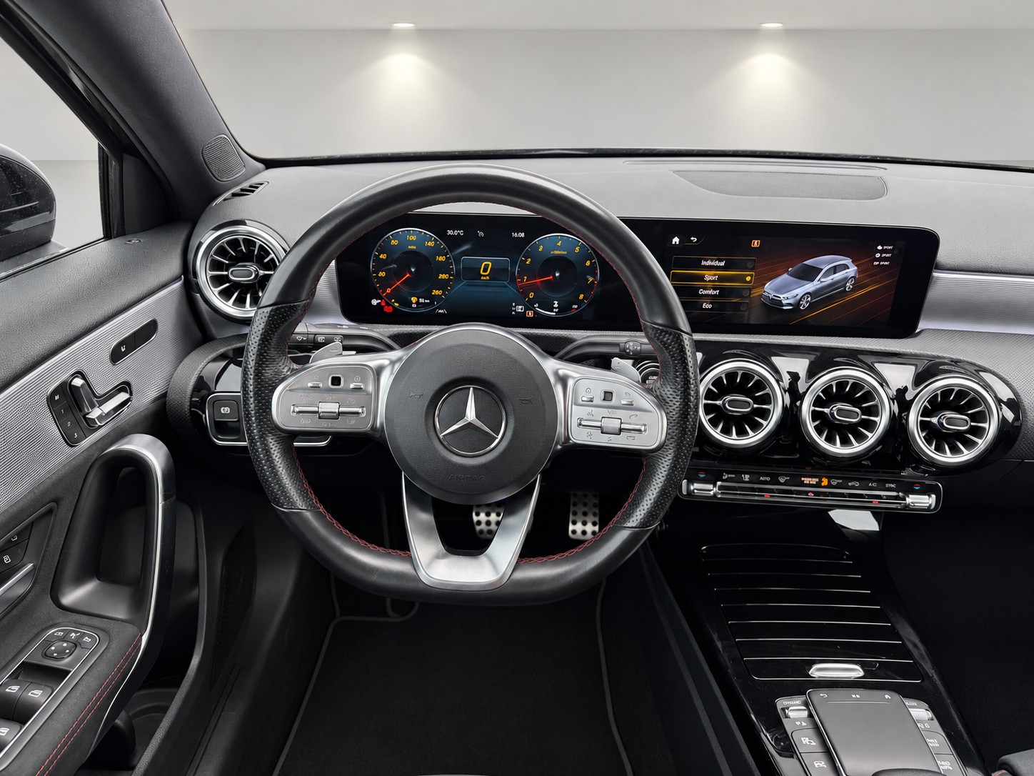 MERCEDES-BENZ A 200 AMG Line 7G-DCT-image-11