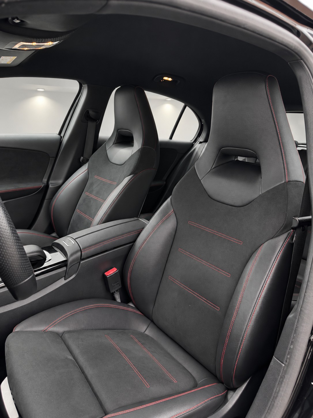 MERCEDES-BENZ A 200 AMG Line 7G-DCT-image-14