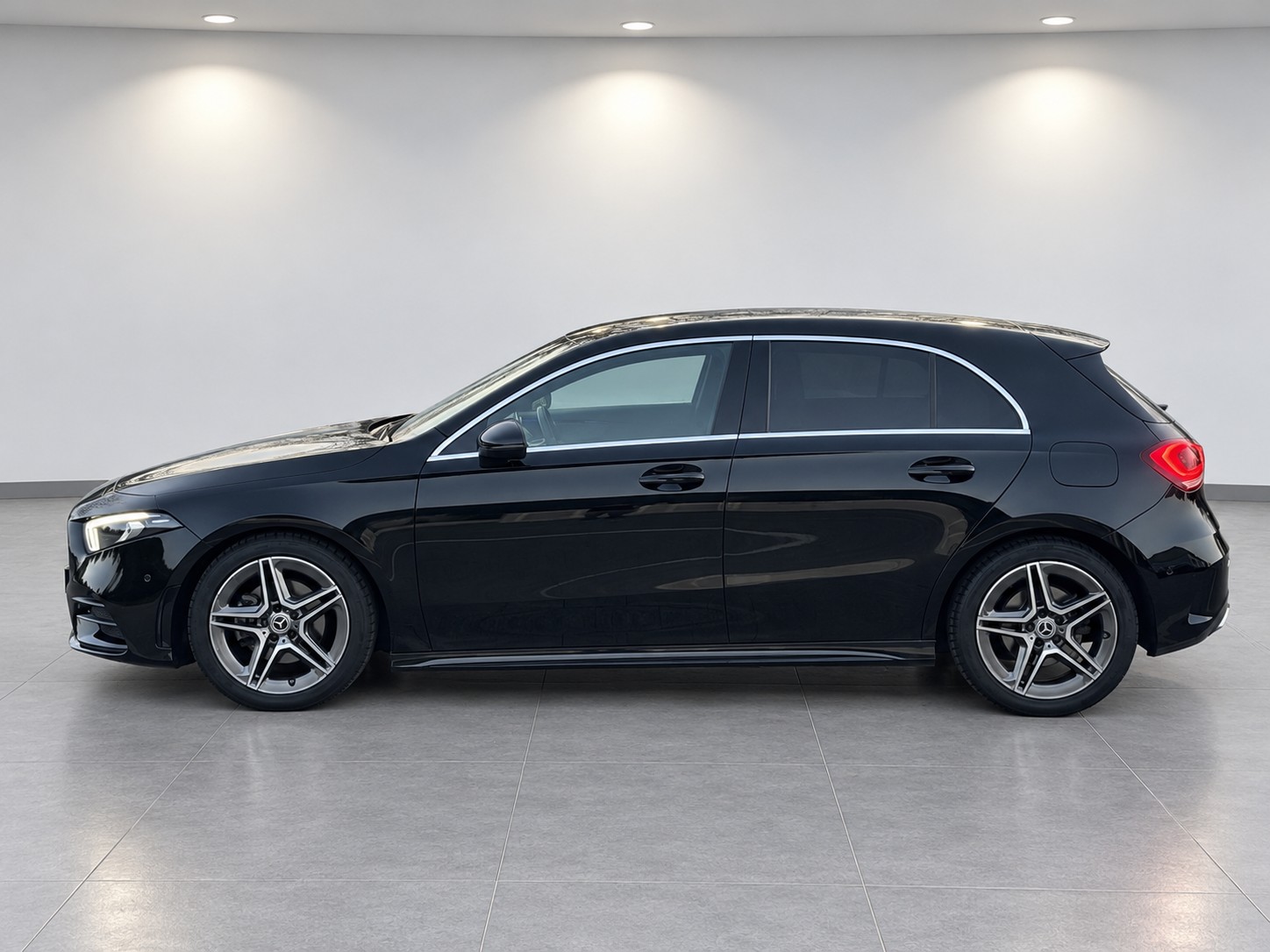 MERCEDES-BENZ A 200 AMG Line 7G-DCT-image-3