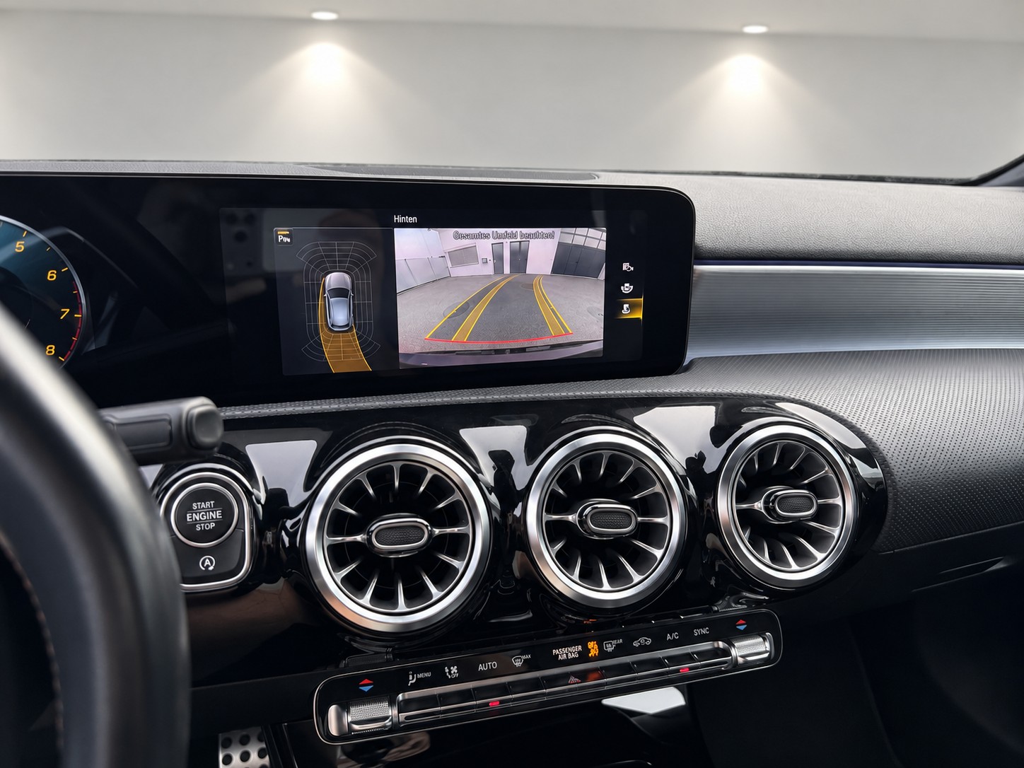 MERCEDES-BENZ A 200 AMG Line 7G-DCT-image-12