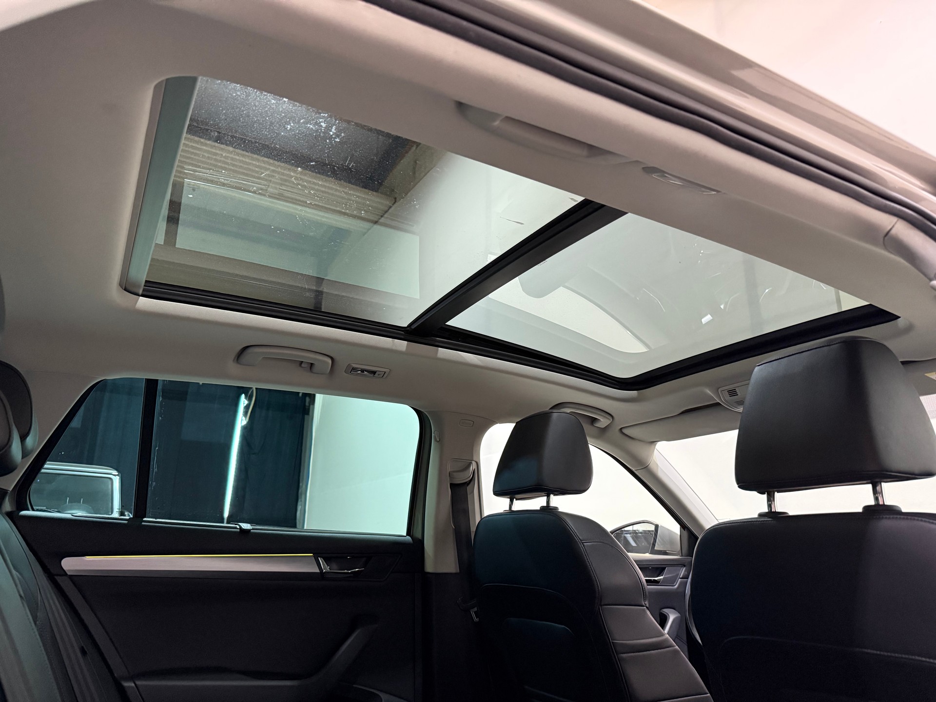 SKODA Superb Combi 2.0 TSI Style DSG 4x4-image-14