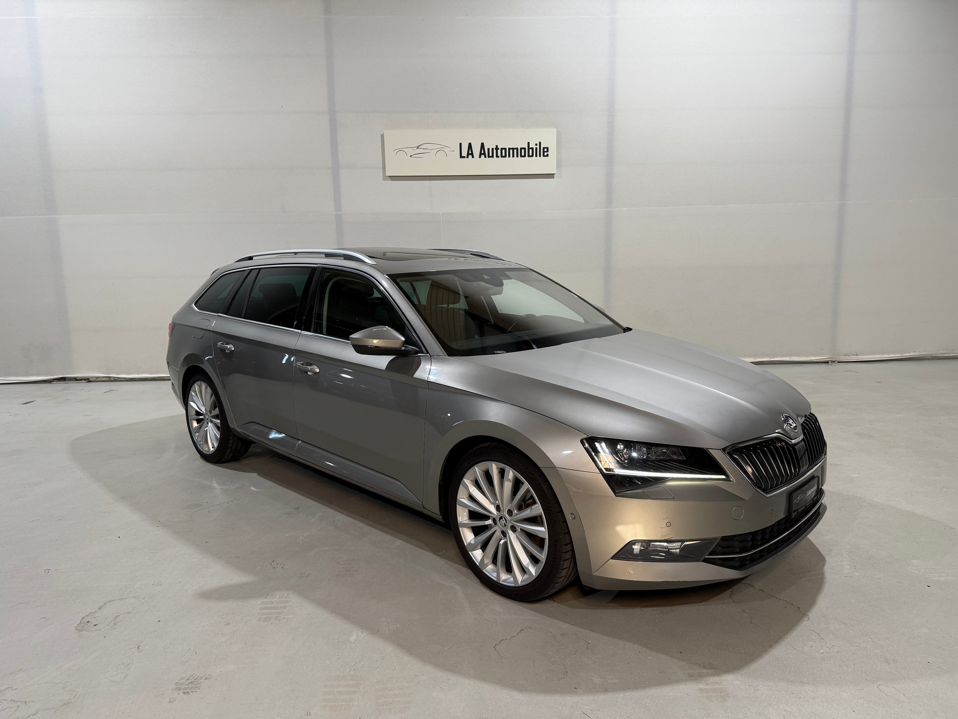 SKODA Superb Combi 2.0 TSI Style DSG 4x4-image-4