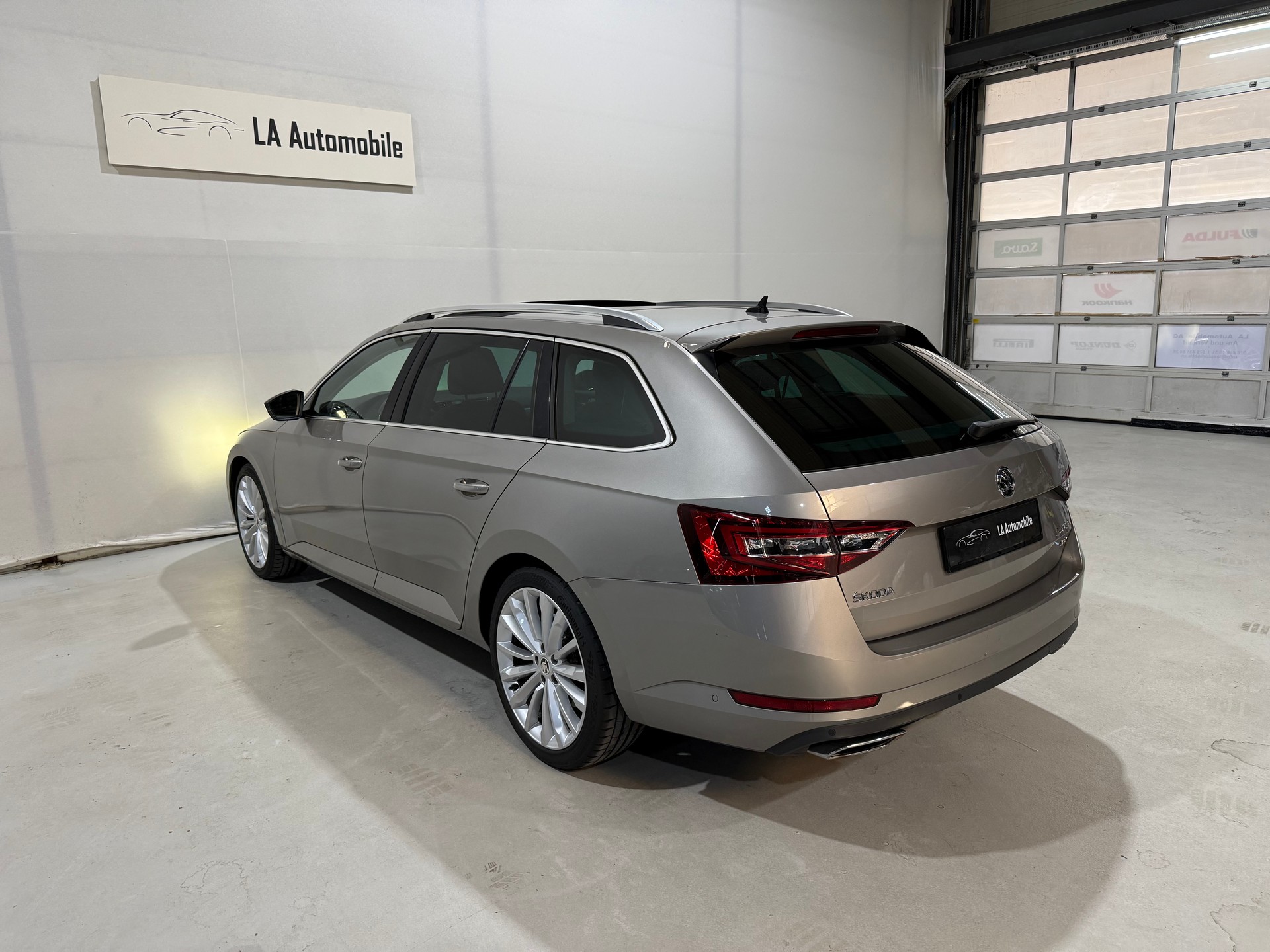 SKODA Superb Combi 2.0 TSI Style DSG 4x4-image-9