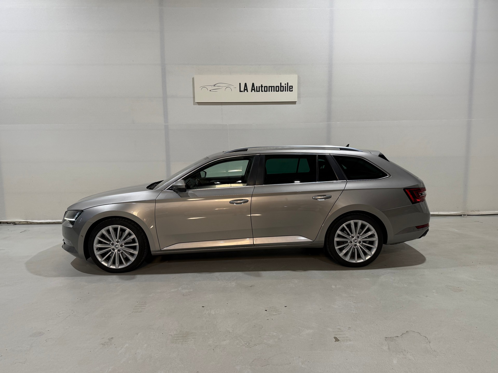 SKODA Superb Combi 2.0 TSI Style DSG 4x4-image-2