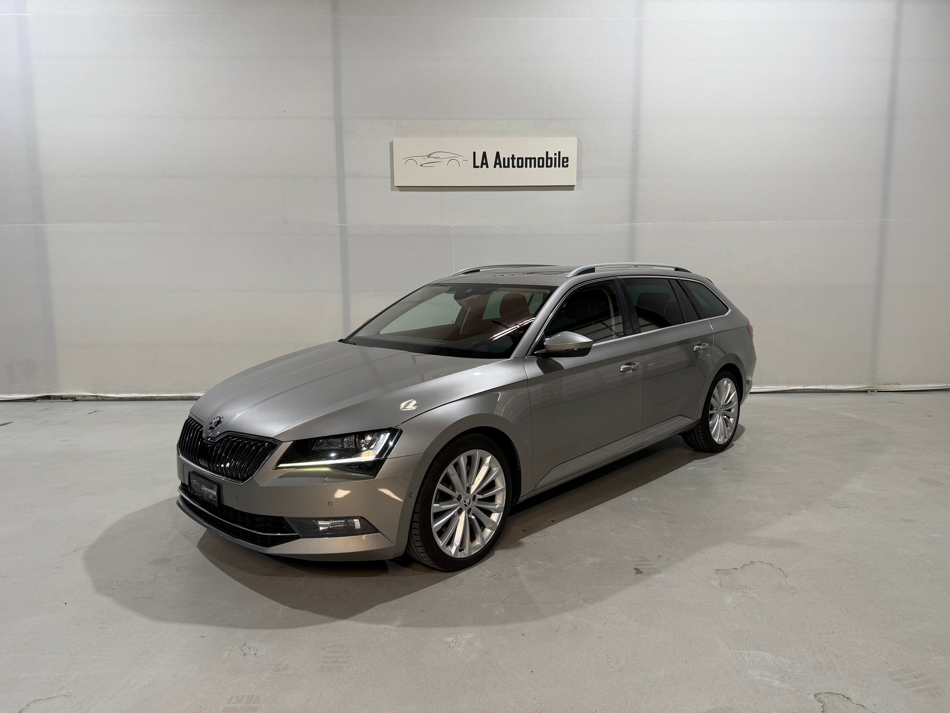 SKODA Superb Combi 2.0 TSI Style DSG 4x4-image-0