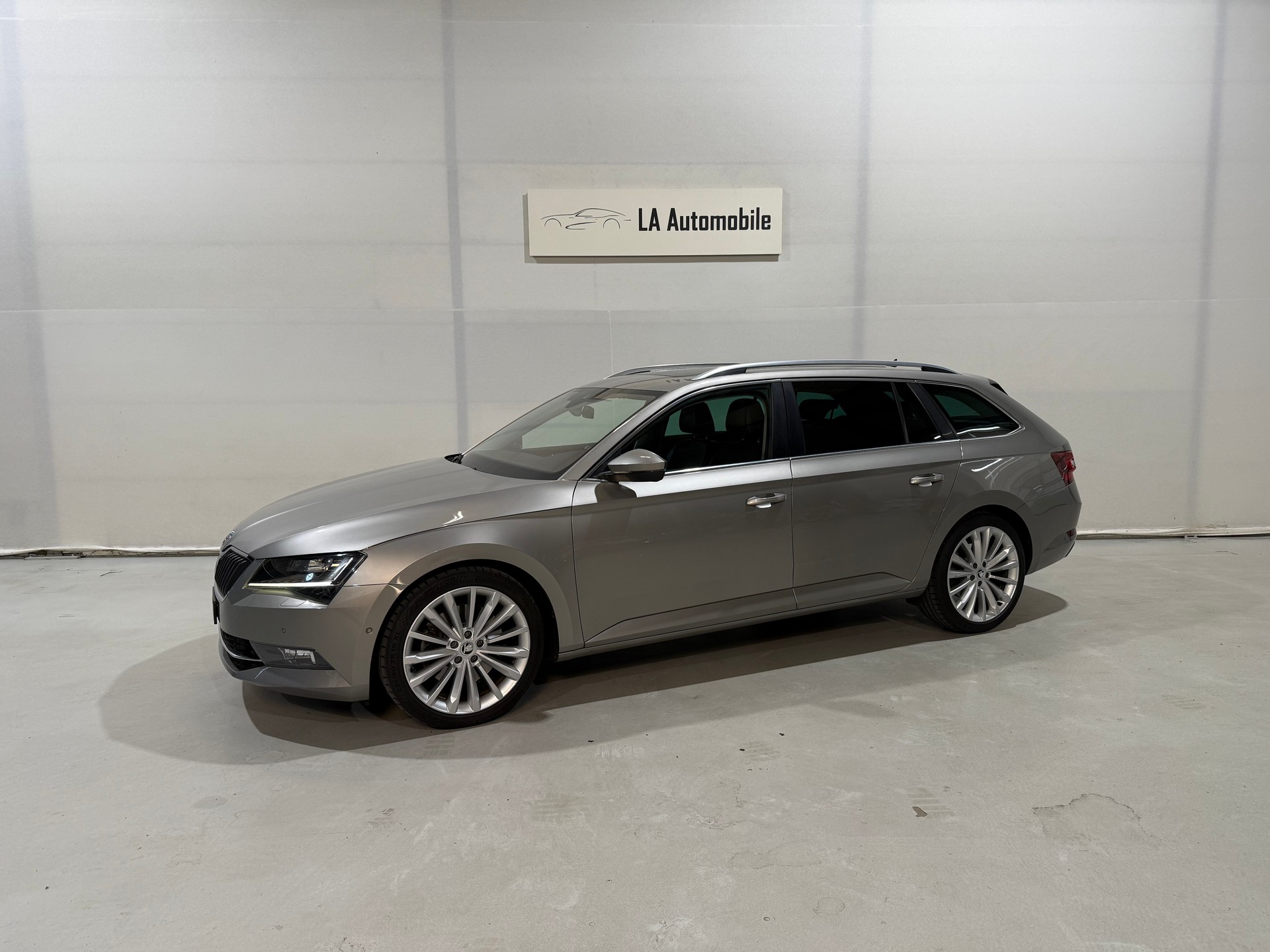 SKODA Superb Combi 2.0 TSI Style DSG 4x4-image-1