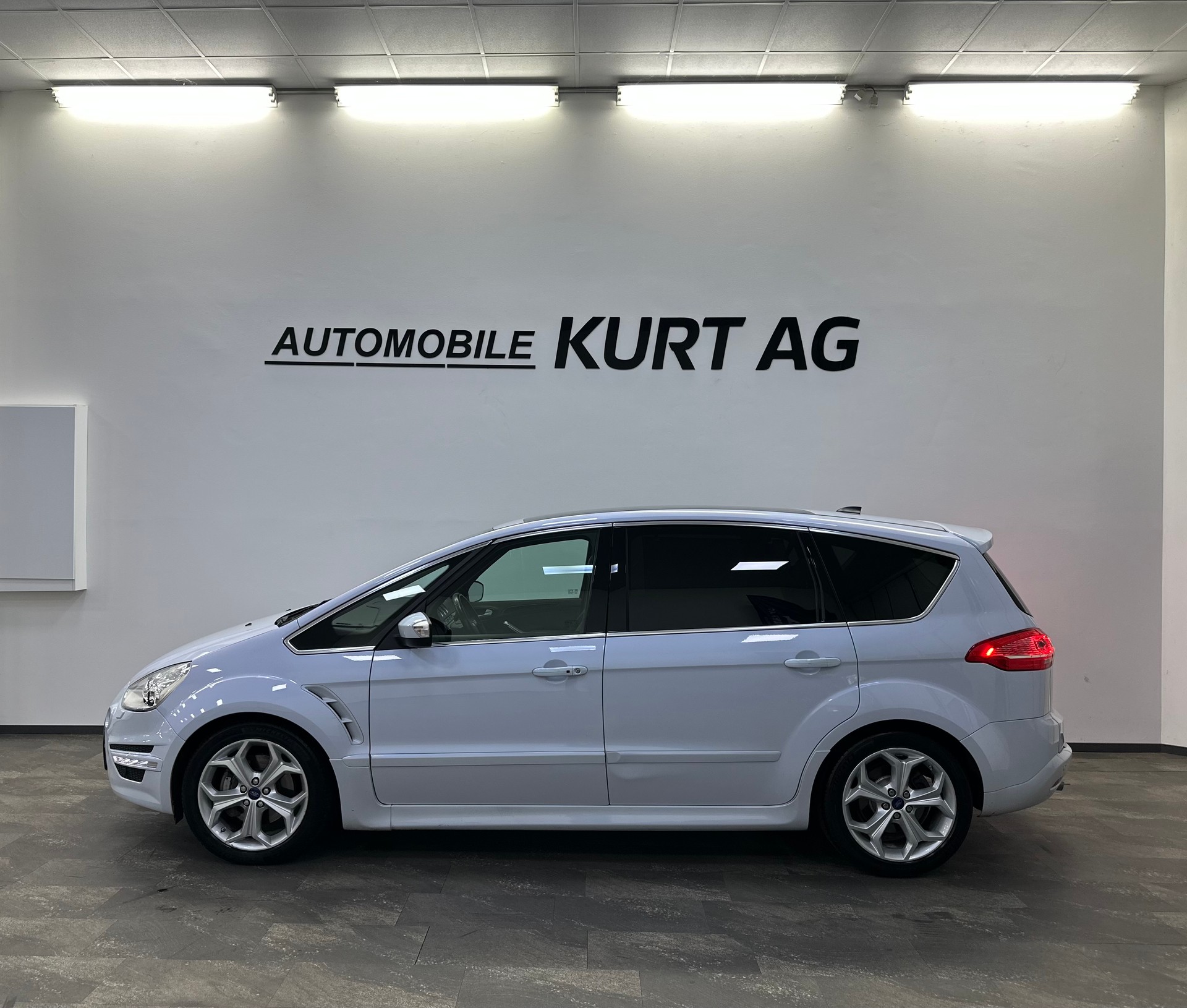 FORD S-Max 2.0 SCTi TitaniumS PowerShift-image-2