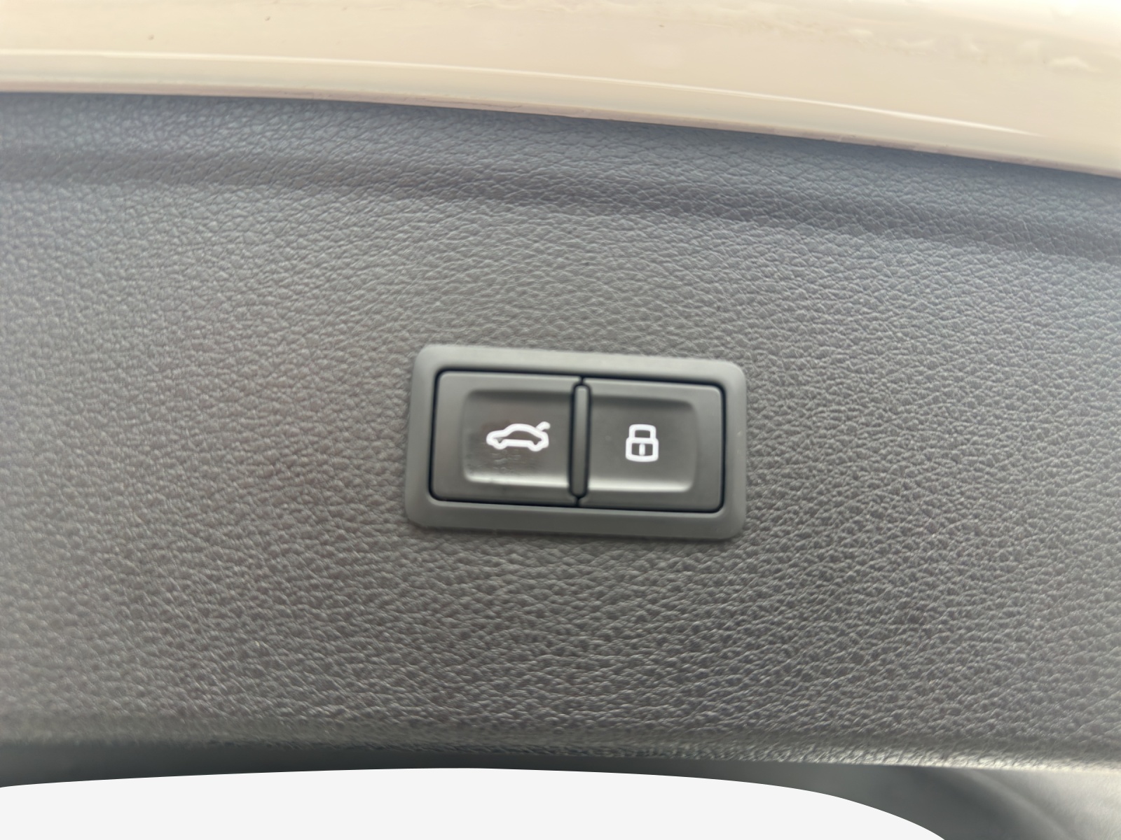 AUDI Q5 2.0 TDI quattro S-tronic-image-13