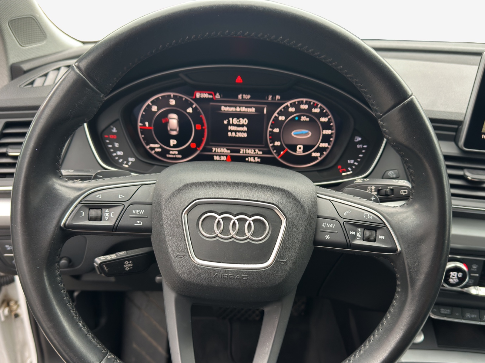 AUDI Q5 2.0 TDI quattro S-tronic-image-9