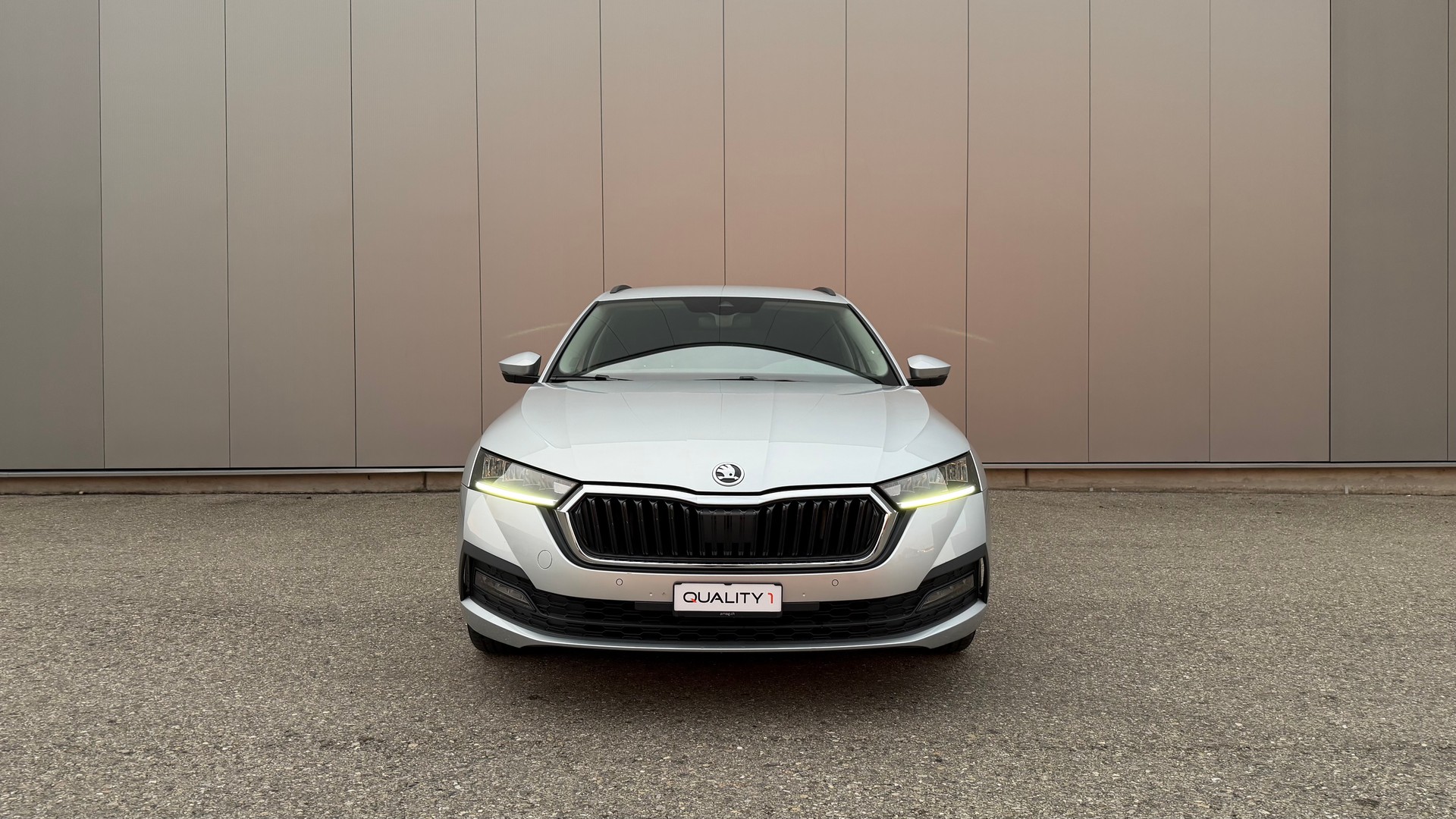SKODA Octavia Combi 2.0 TDI DSG Ambition-image-2