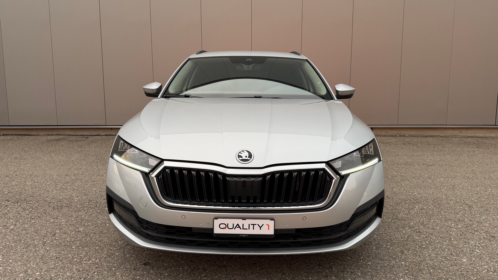 SKODA Octavia Combi 2.0 TDI DSG Ambition-image-3