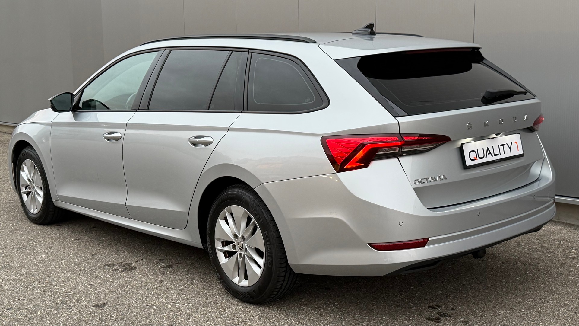 SKODA Octavia Combi 2.0 TDI DSG Ambition-image-5