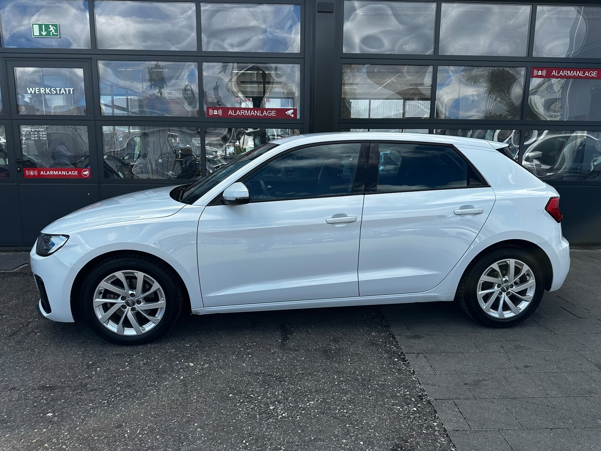 AUDI A1 Sportback 30 TFSI advanced-image-3