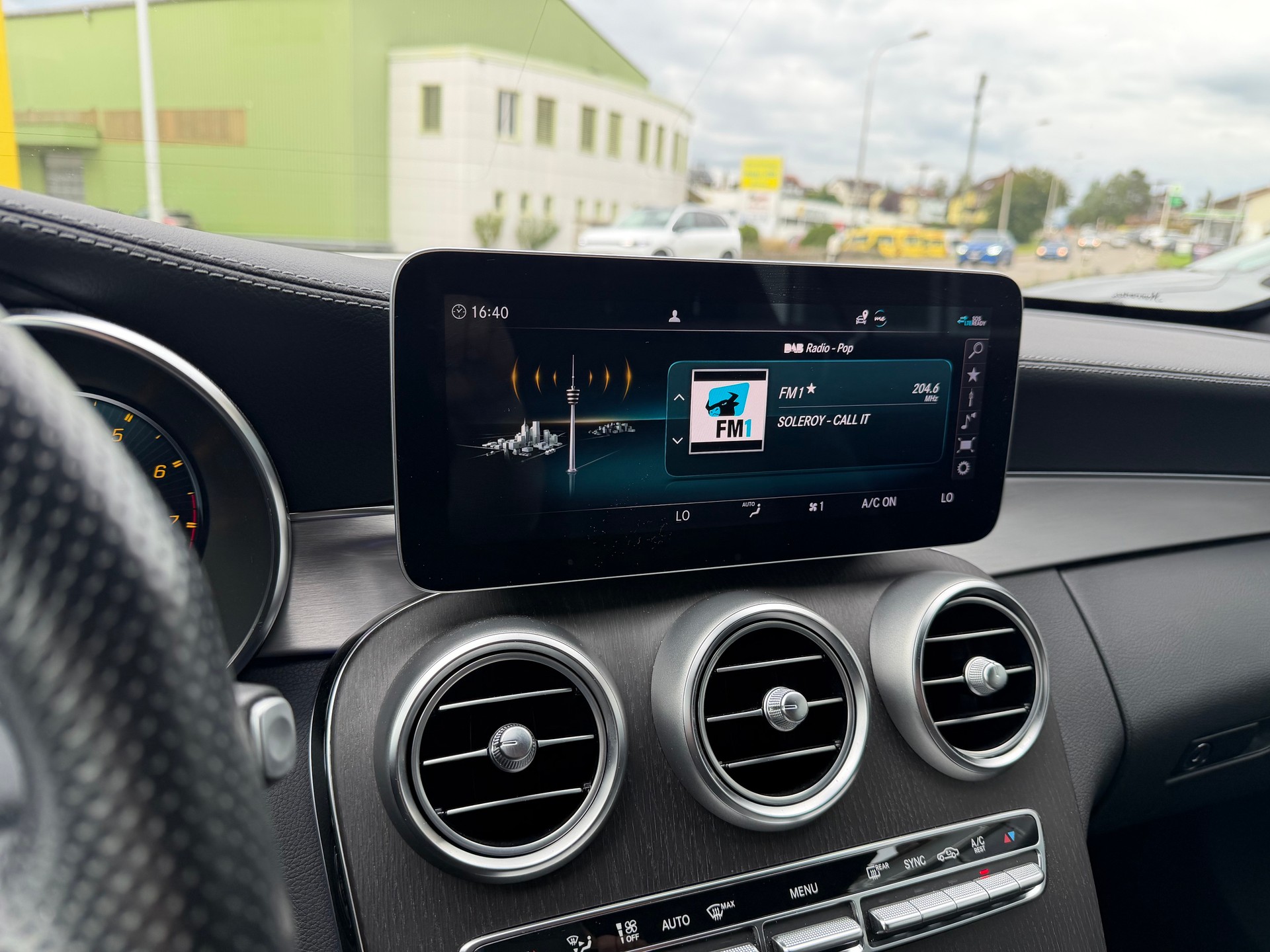 MERCEDES-BENZ C 43 Cabriolet AMG 4Matic 9G-Tronic-image-11