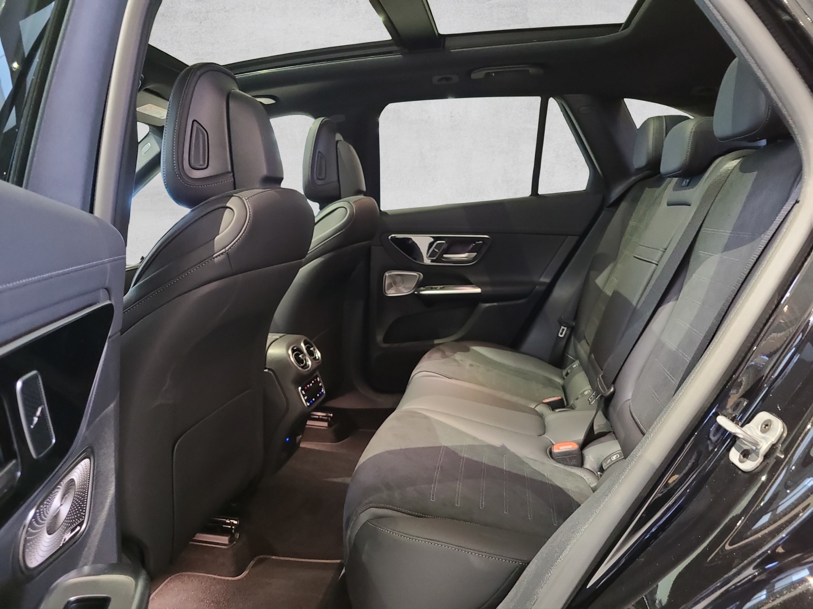 MERCEDES-BENZ GLC 200 AMG Line 4M X254-image-2