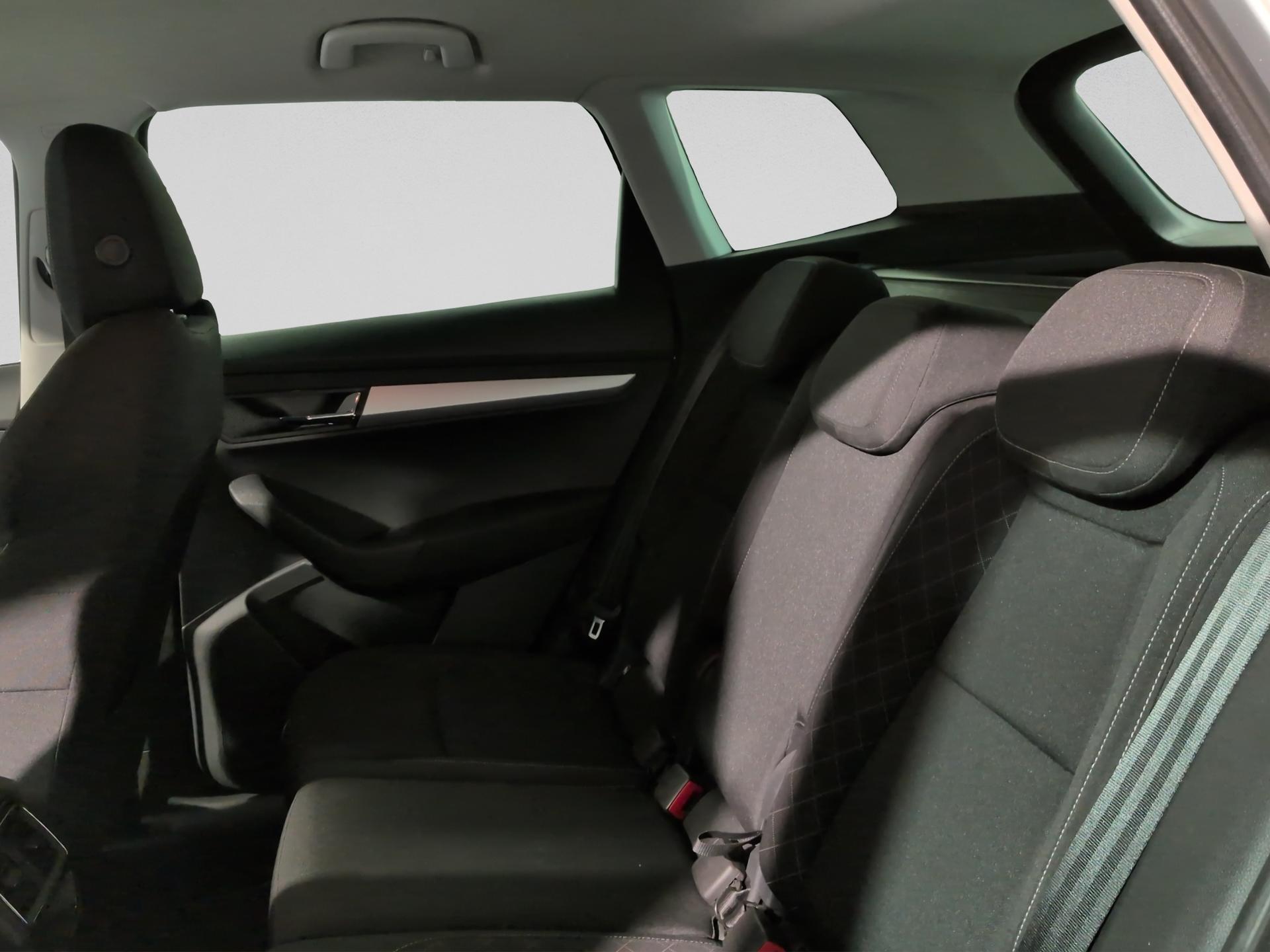 SKODA Karoq 2.0 TDI CR Ambition 4x4-image-14