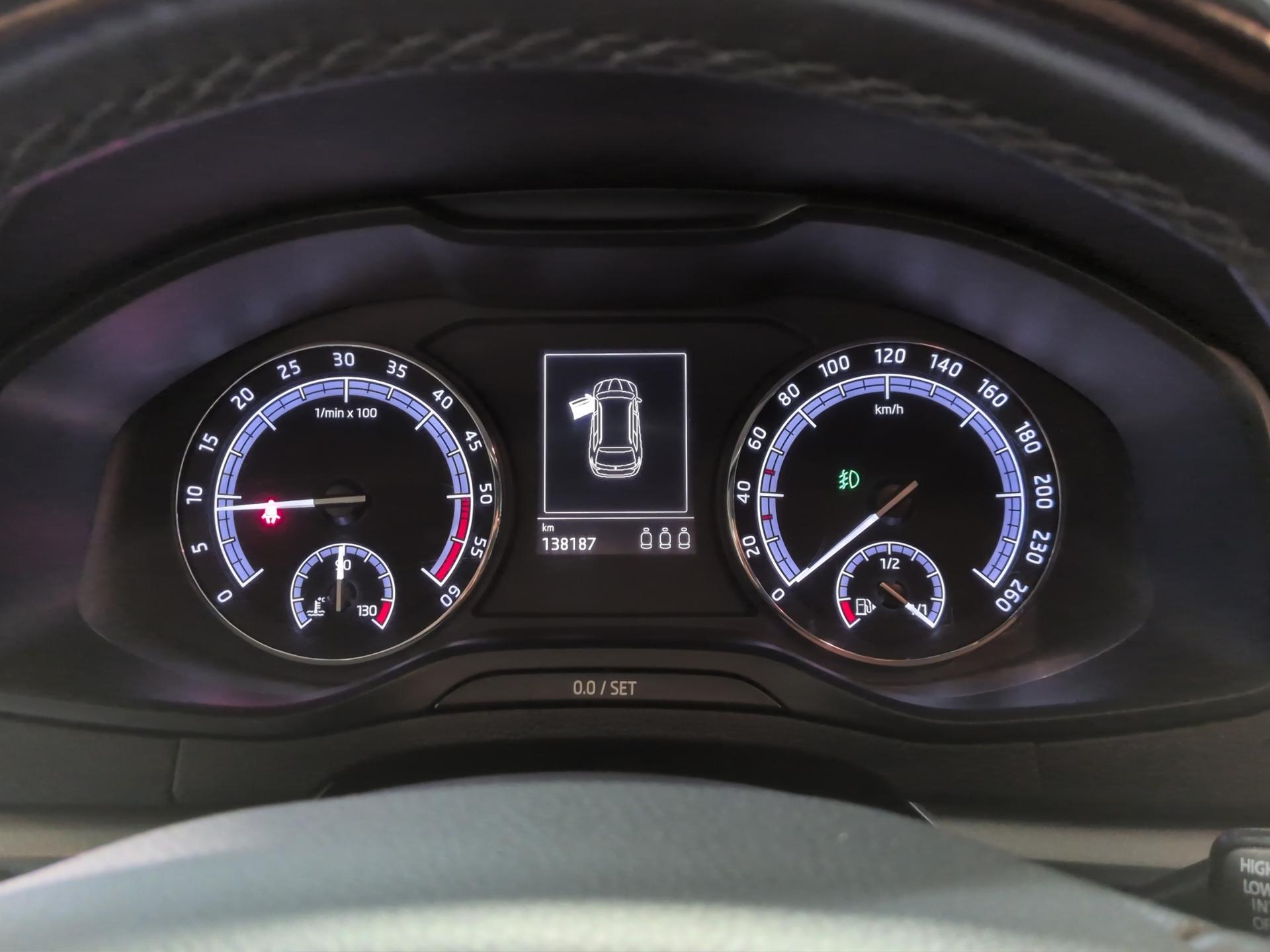 SKODA Karoq 2.0 TDI CR Ambition 4x4-image-10