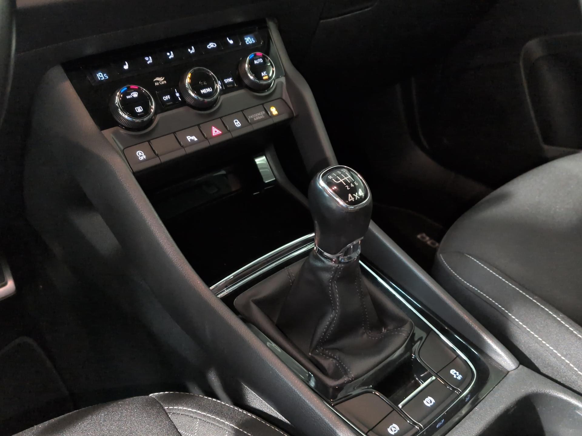 SKODA Karoq 2.0 TDI CR Ambition 4x4-image-11