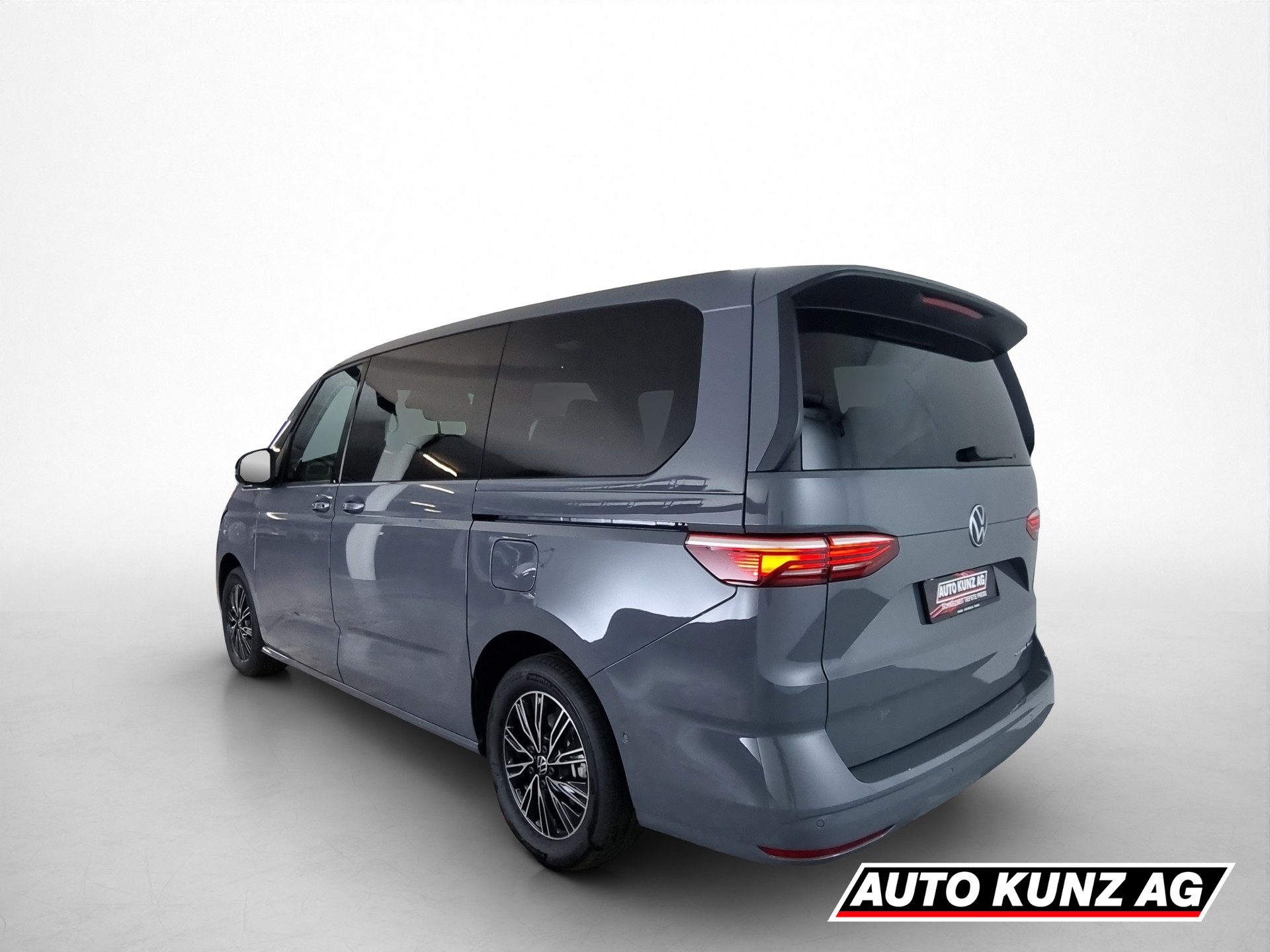 VW T7 Multivan 1.5 TSI eHybrid DSG 4Motion lang-showroom-element-3