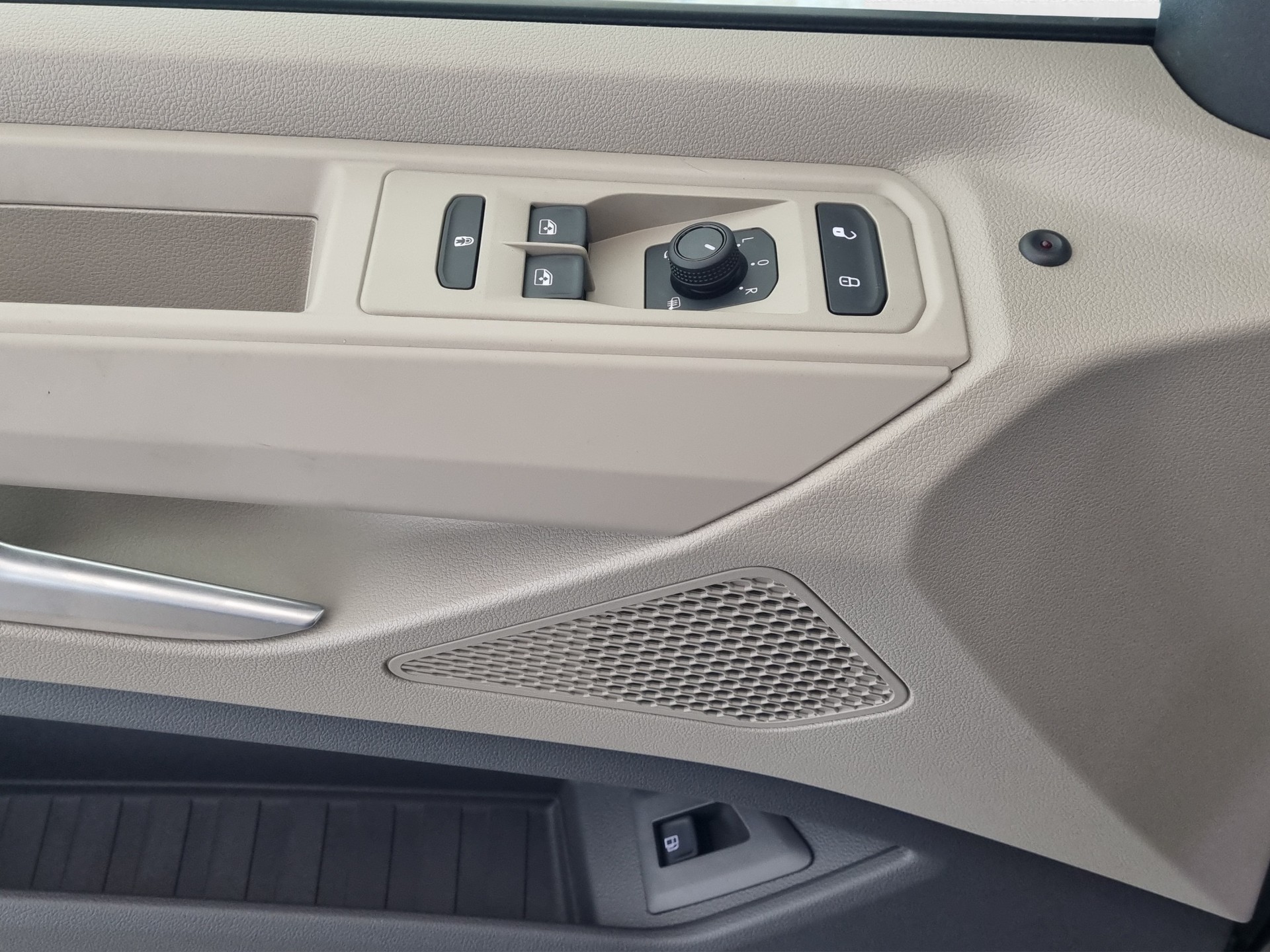 VW T7 Multivan 1.5 TSI eHybrid DSG 4Motion lang-image-11