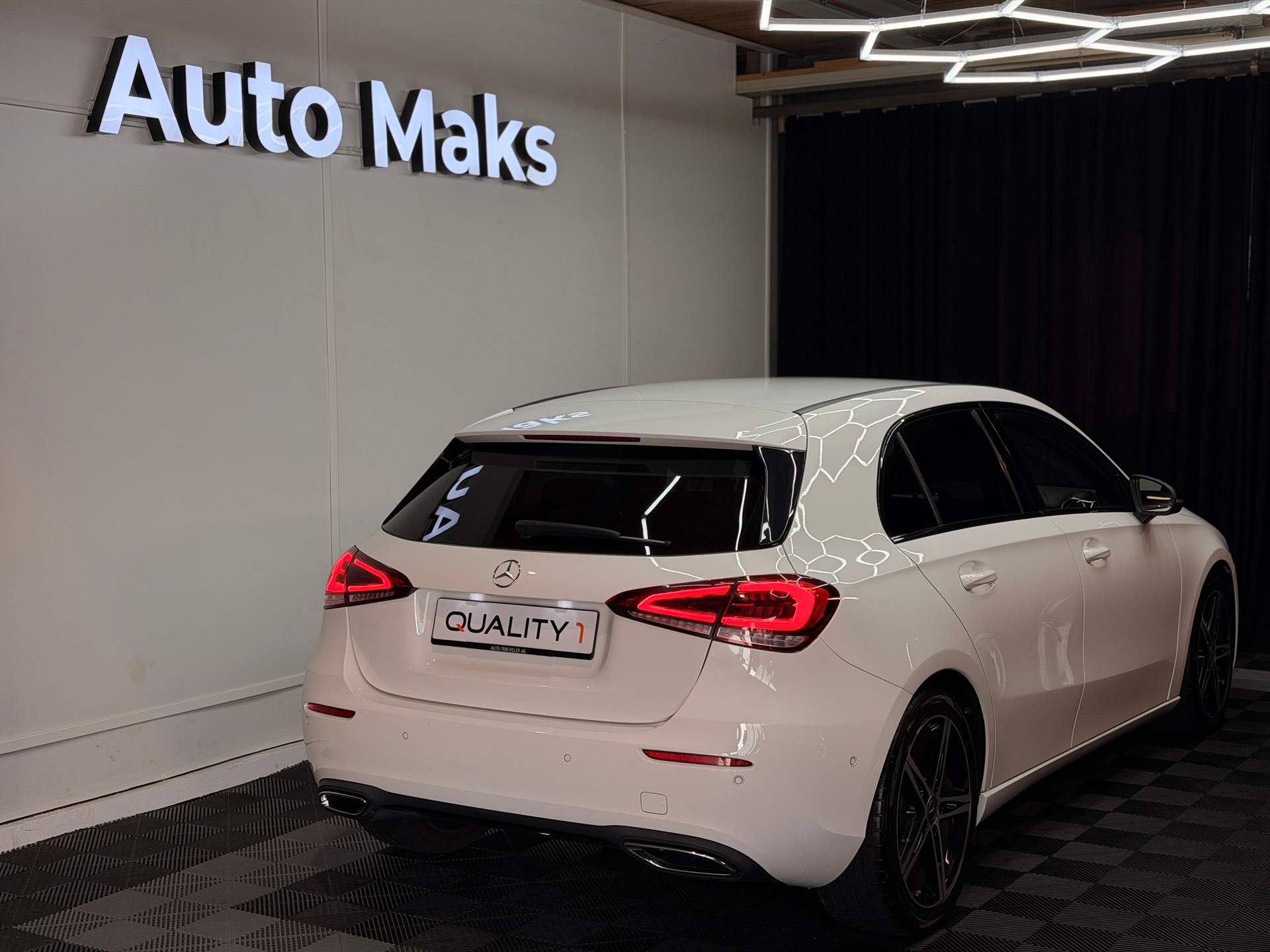 MERCEDES-BENZ A 180 d Progressive-image-1