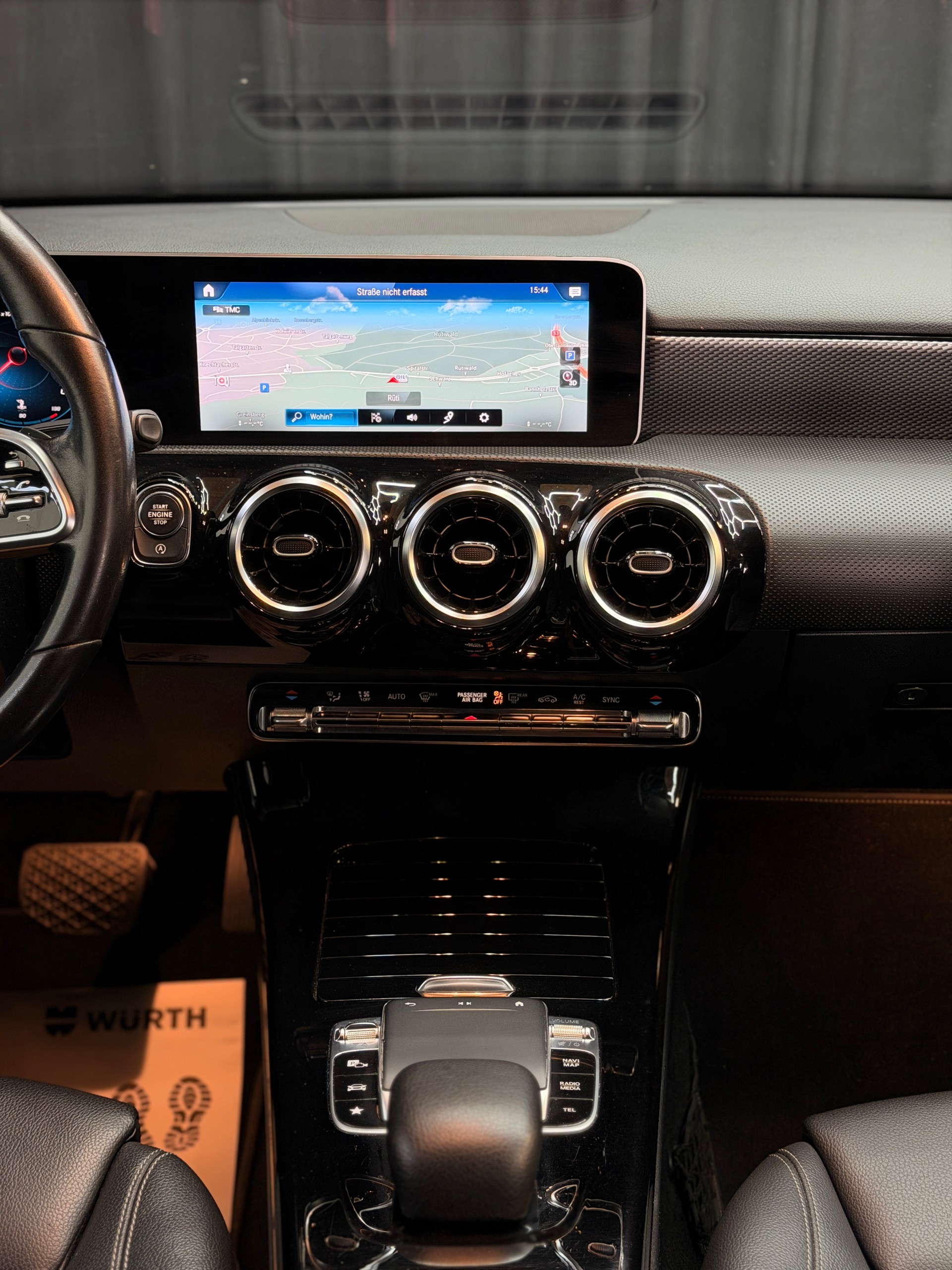 MERCEDES-BENZ A 180 d Progressive-image-8