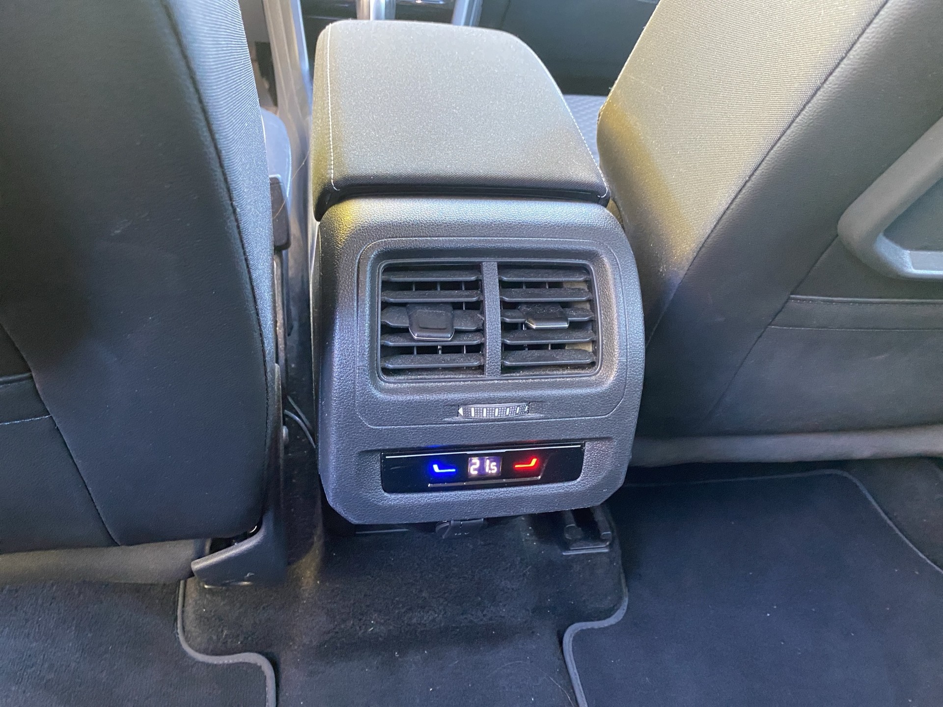 VW Touran 1.5 TSI EVO Comfortline DSG-image-11