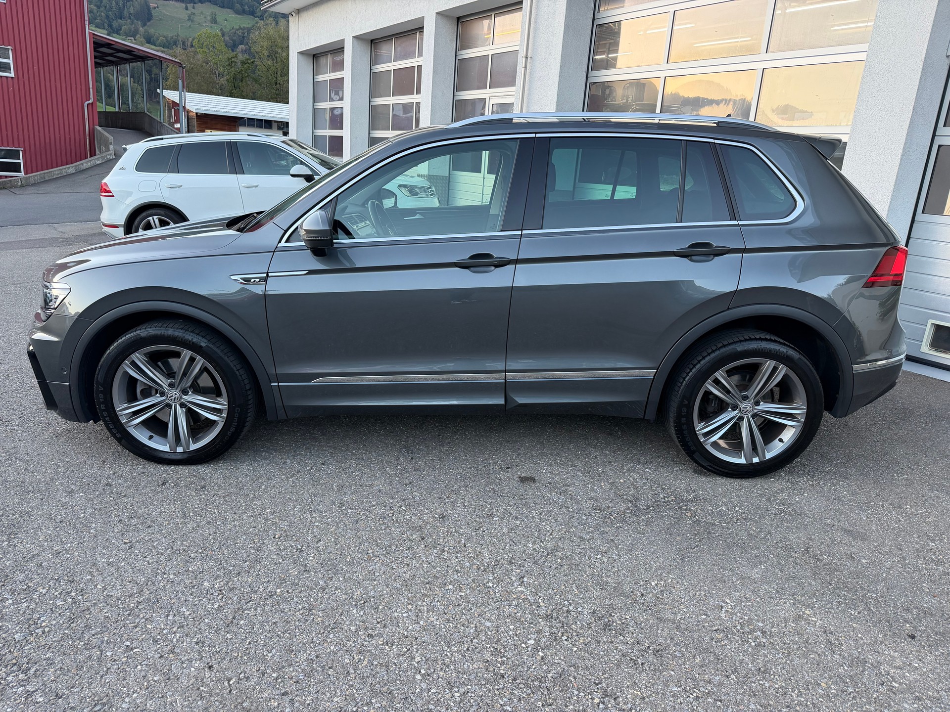 VW Tiguan 2.0 TDI SCR Highline 4Motion DSG-image-1