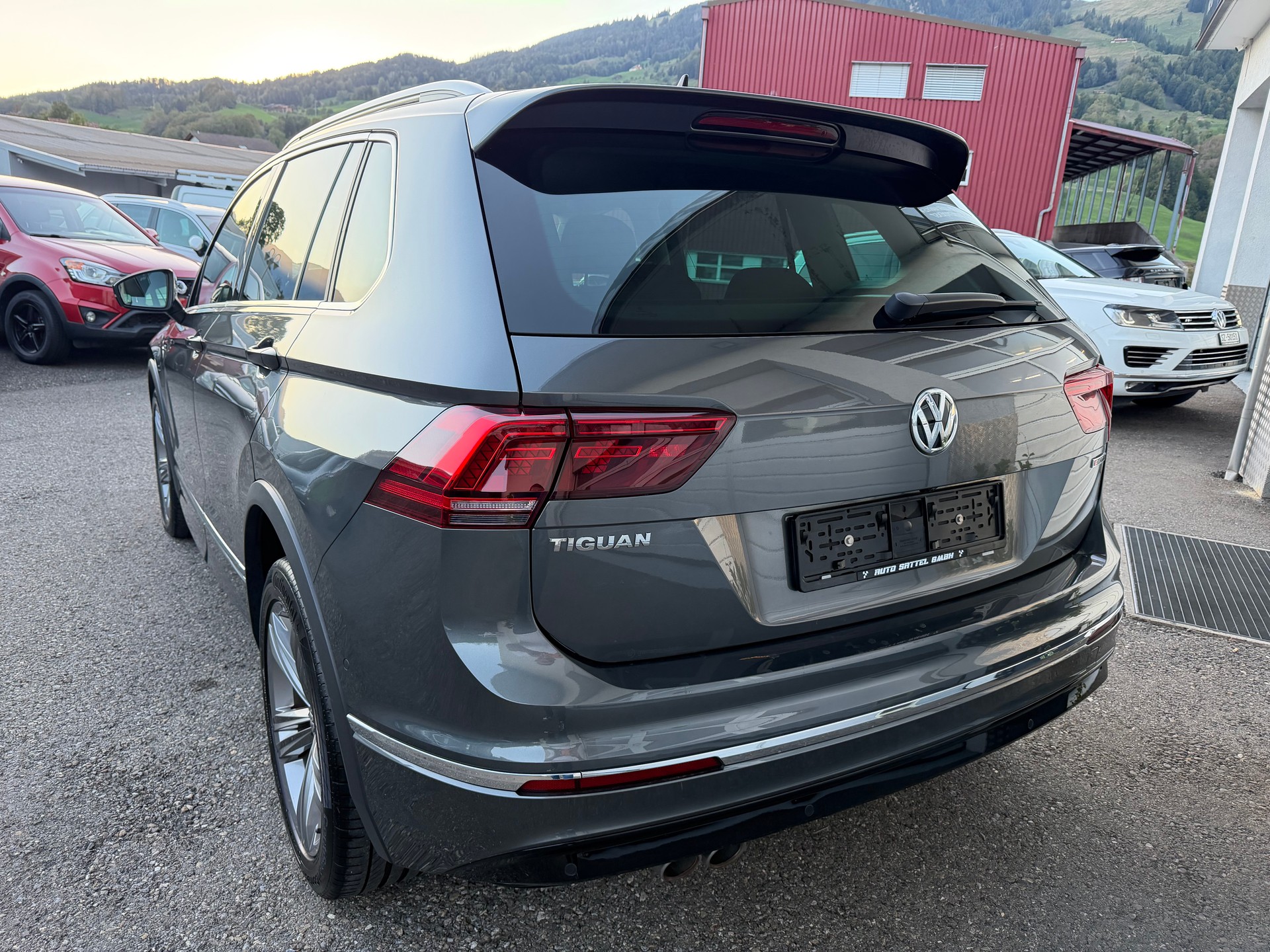 VW Tiguan 2.0 TDI SCR Highline 4Motion DSG-image-2