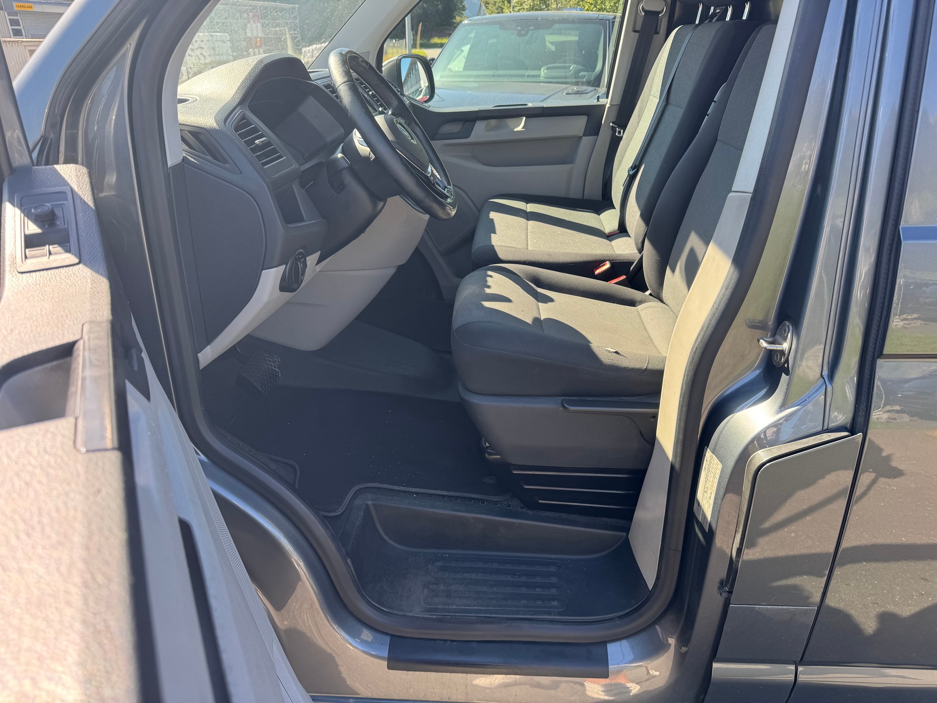 VW T6 2.0 Bi-TDI 4Motion DSG-image-12