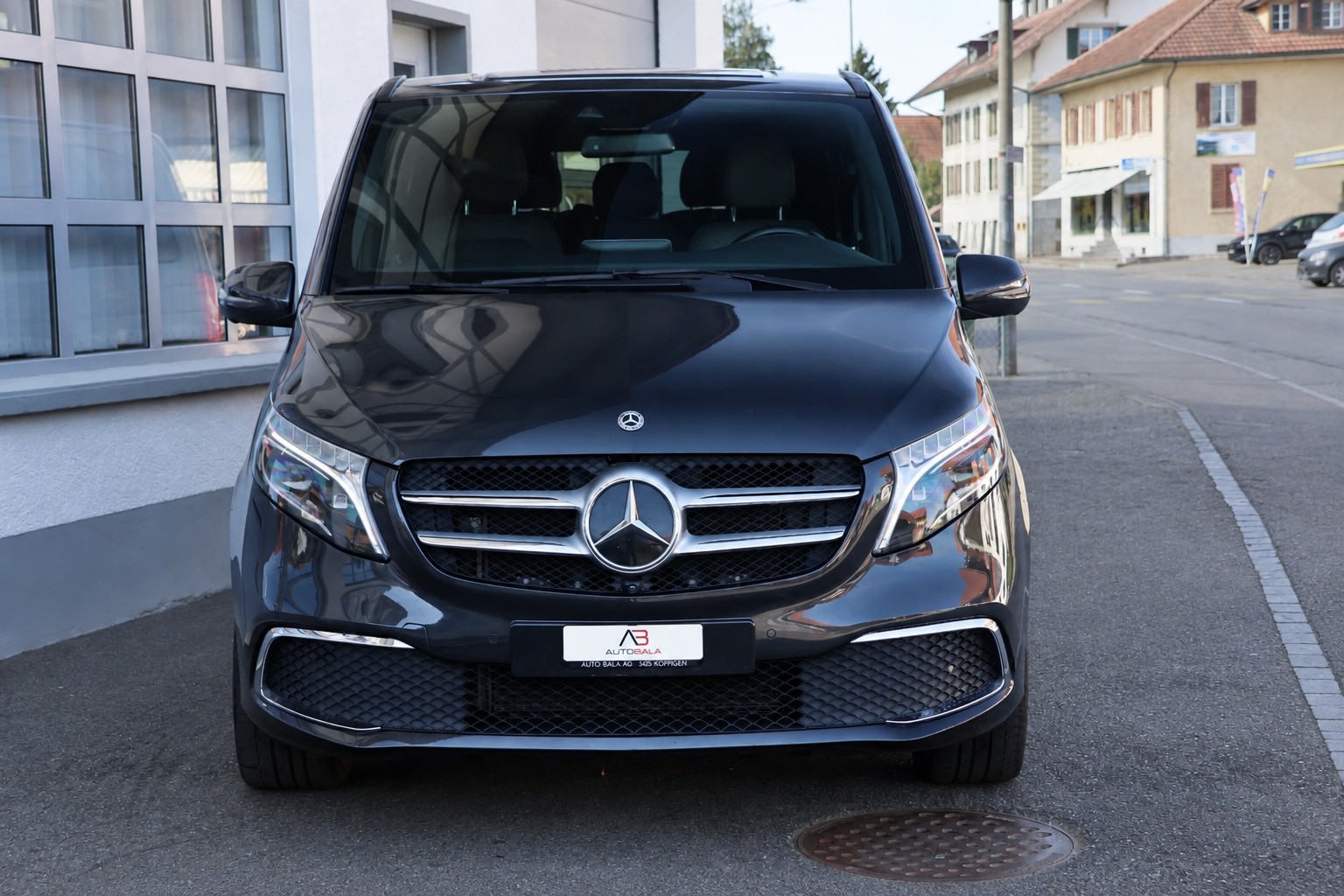 MERCEDES-BENZ V 300 d lang Avantgarde 4Matic 9G-Tronic (CH) 7Plätzer + 2.5T AHK-showroom-element-1