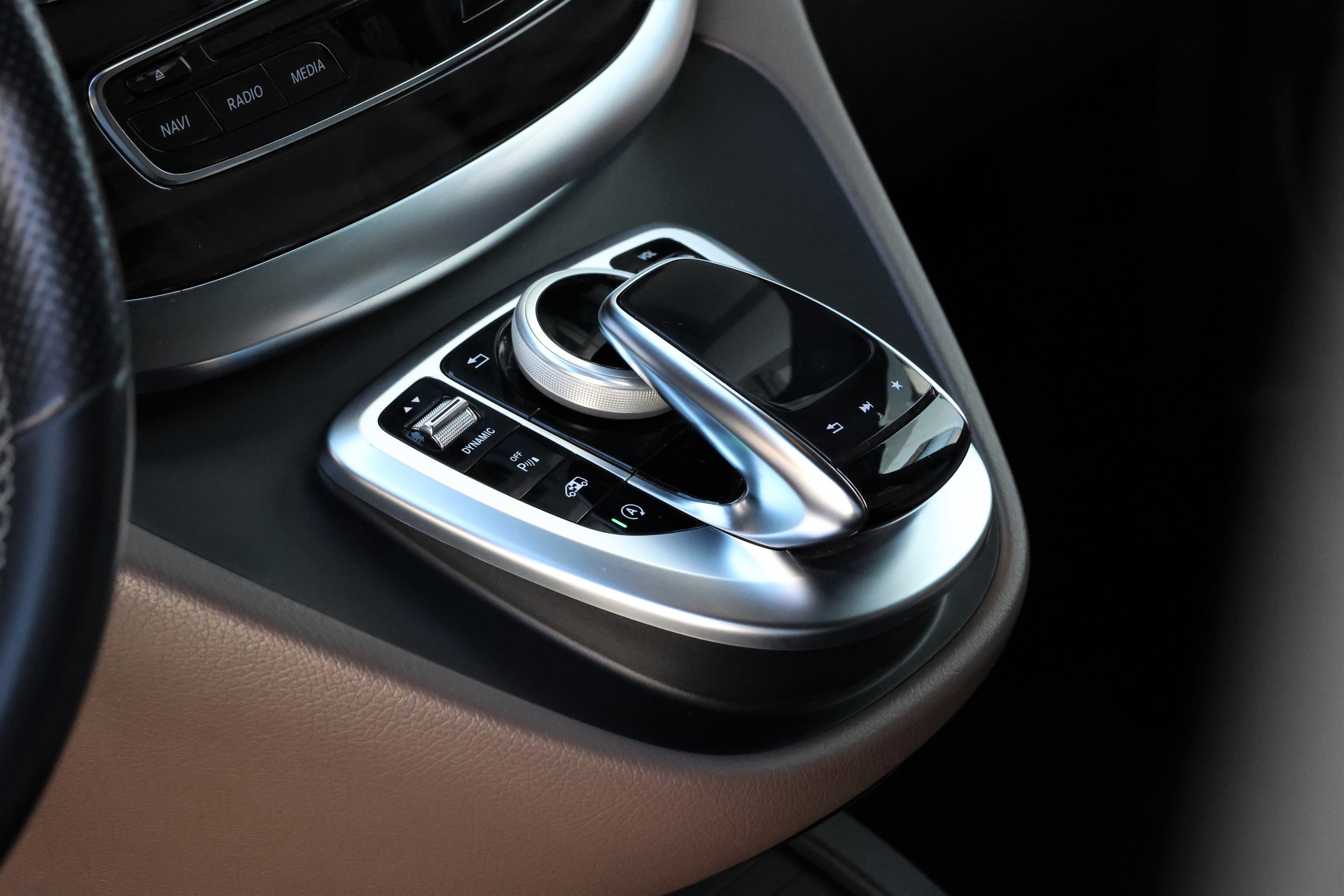 MERCEDES-BENZ V 300 d lang Avantgarde 4Matic 9G-Tronic (CH) 7Plätzer + 2.5T AHK-image-10