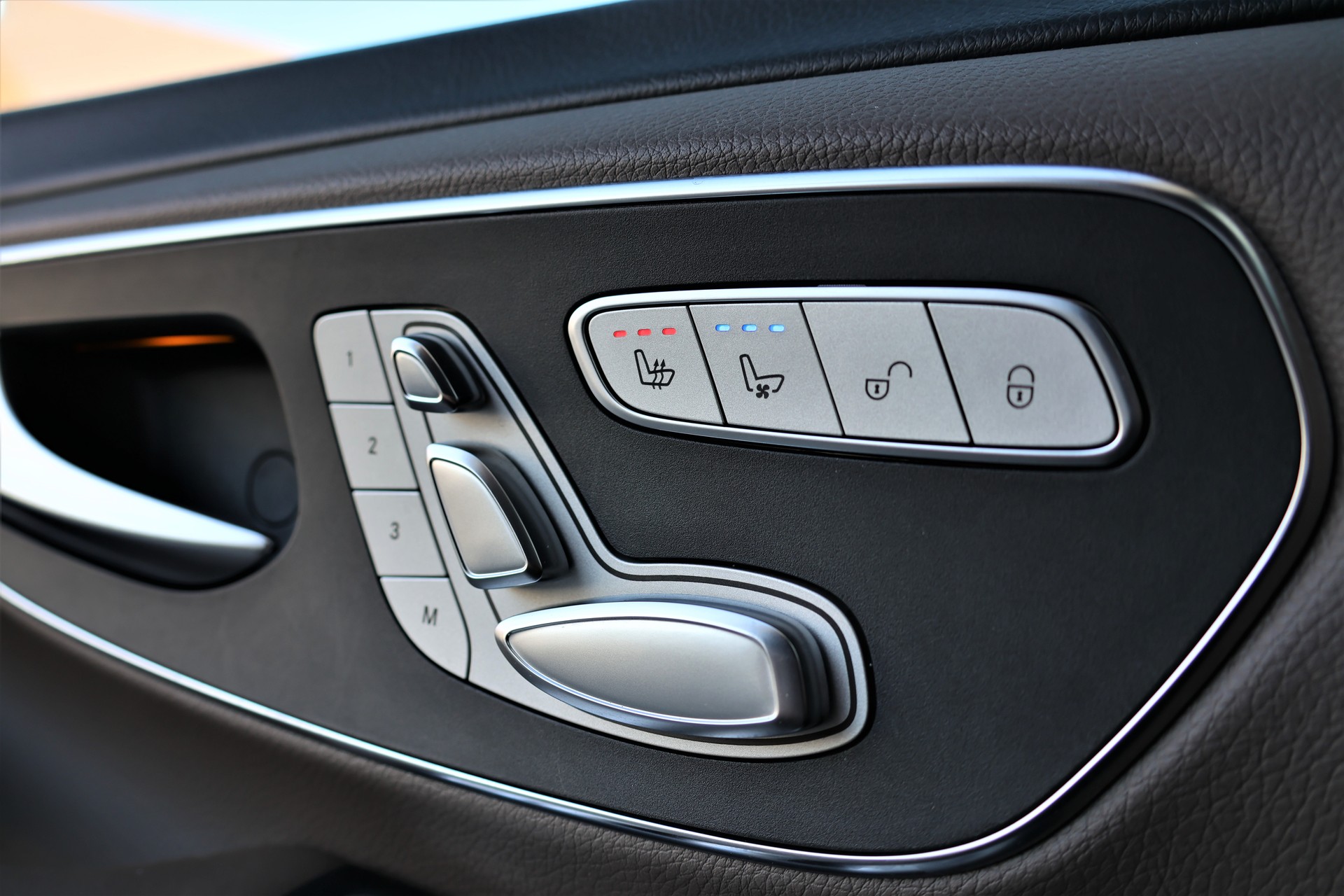 MERCEDES-BENZ V 300 d lang Avantgarde 4Matic 9G-Tronic (CH) 7Plätzer + 2.5T AHK-image-12