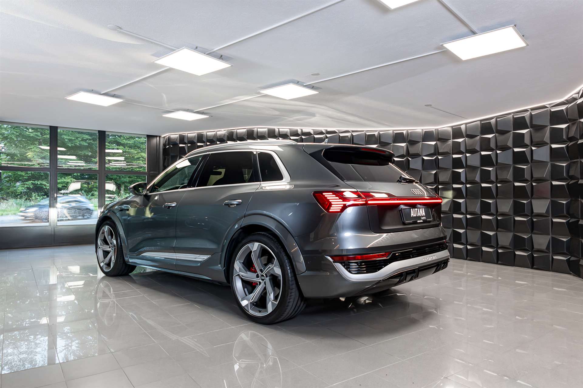 AUDI SQ8 e-tron quattro-image-2
