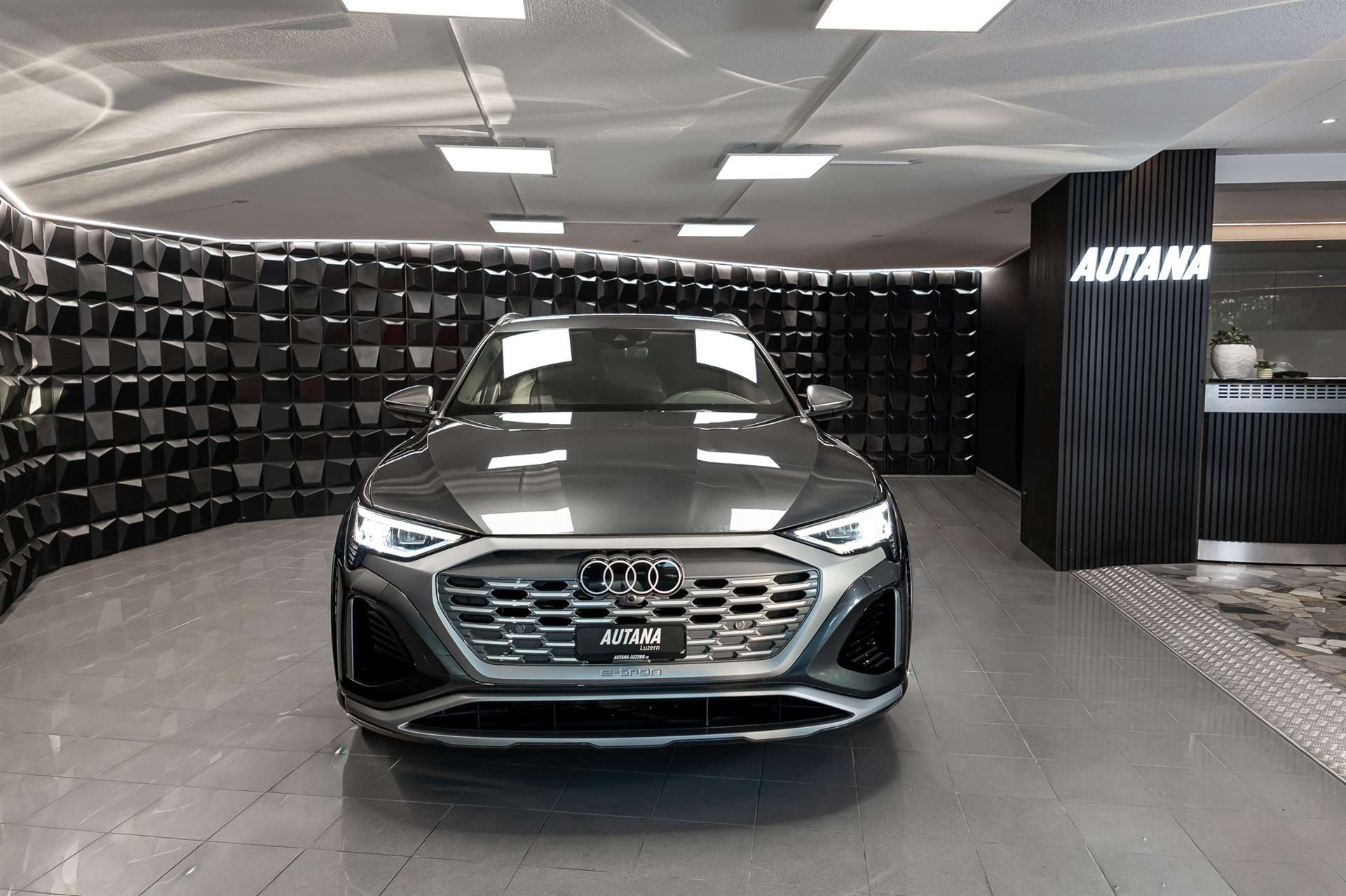 AUDI SQ8 e-tron quattro-image-3
