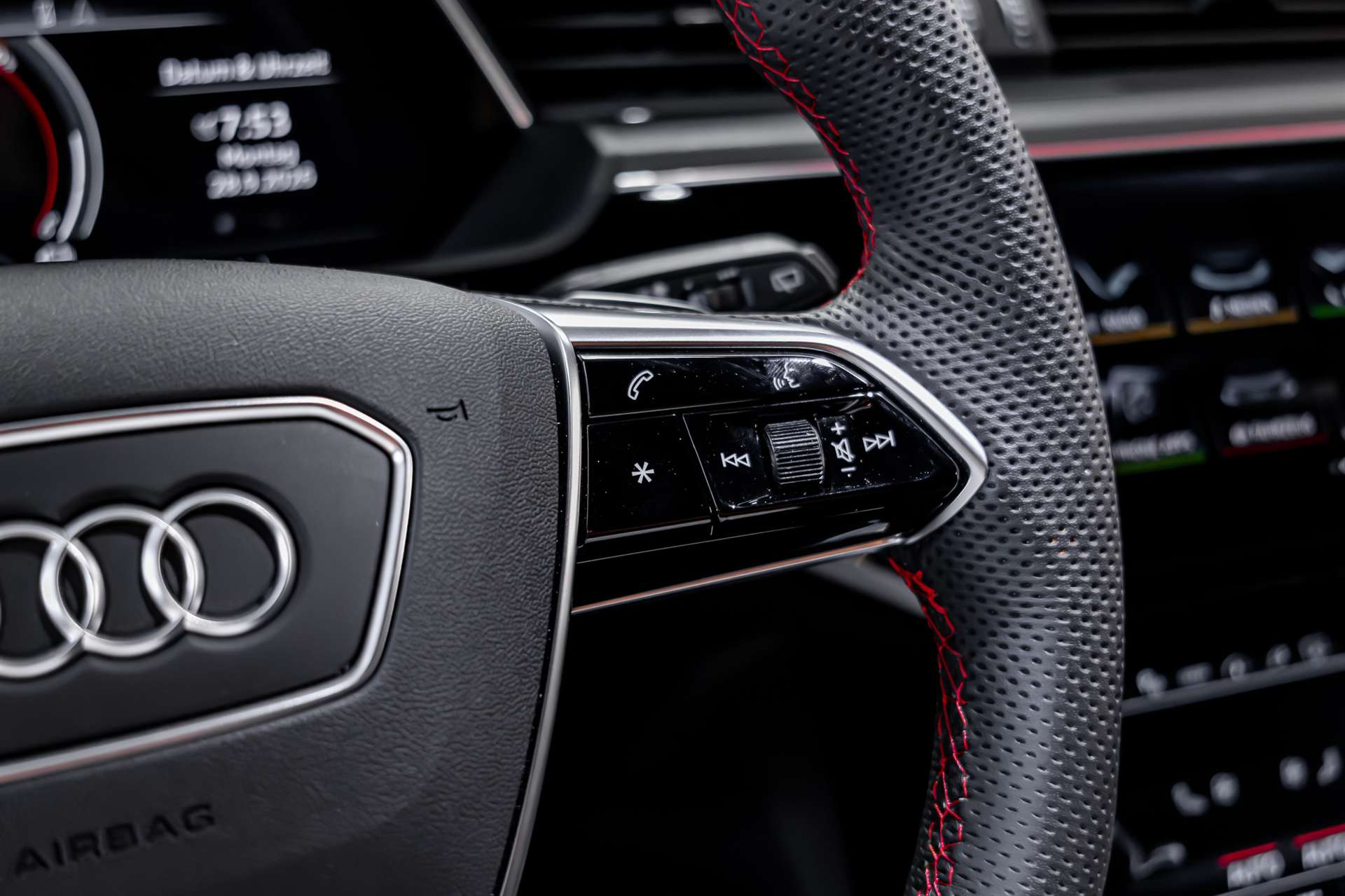 AUDI SQ8 e-tron quattro-image-9