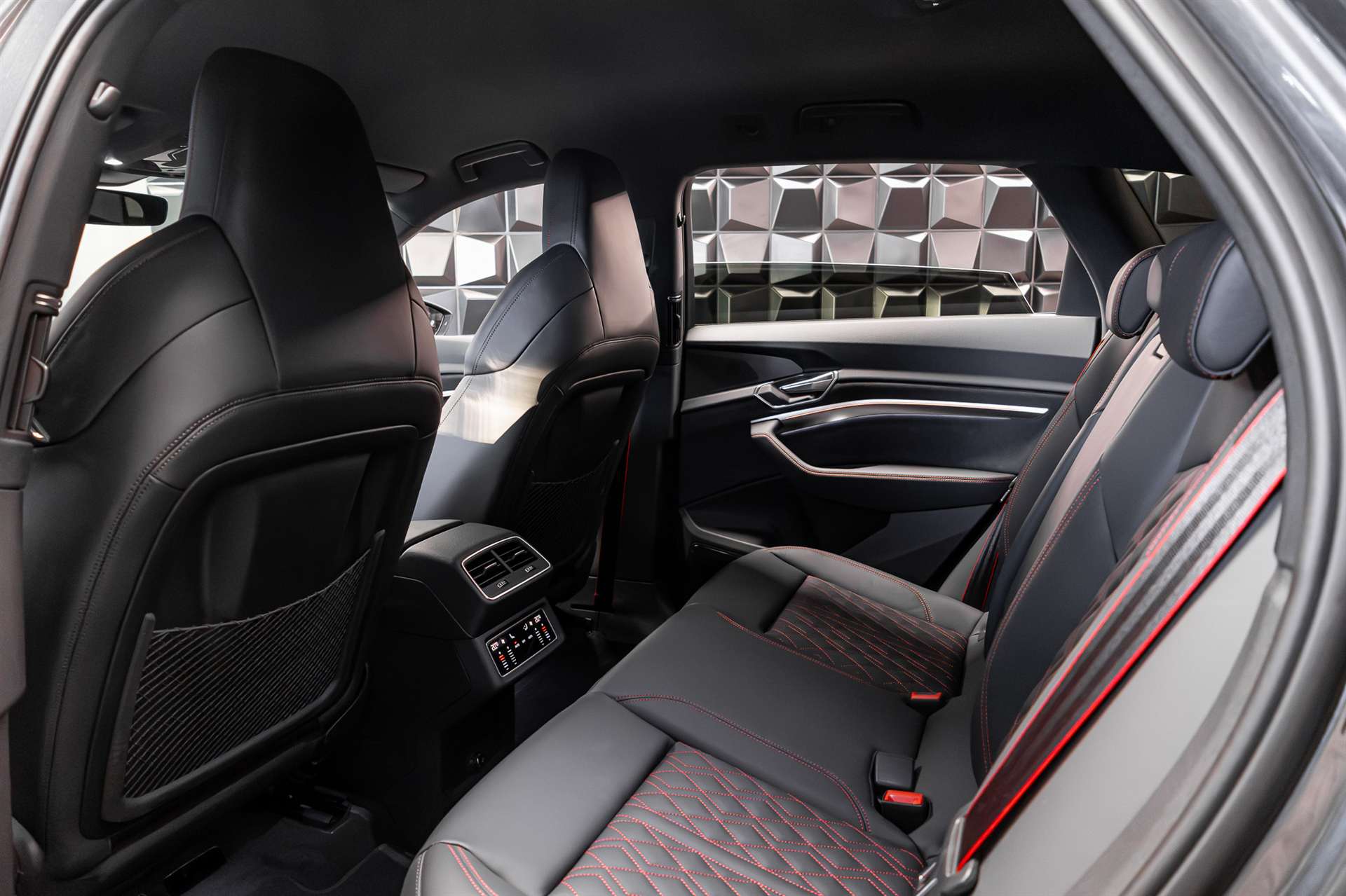 AUDI SQ8 e-tron quattro-image-27